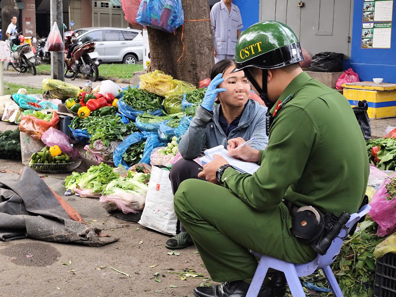 Vỉa h&egrave;, l&ograve;ng đường khu vực chung cư T&acirc;y Thạnh bị lấn chiếm, giờ đ&atilde; được lập lại trật tự - Ảnh 2.