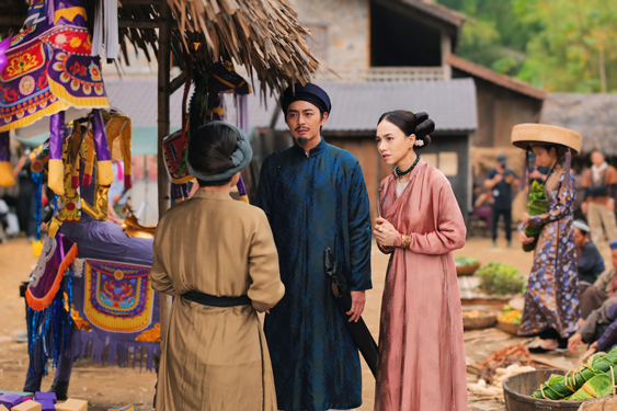 Hạng mục "Phim điện ảnh được yêu thích nhất": Bất ngờ đến ở phút cuối - Ảnh 4.