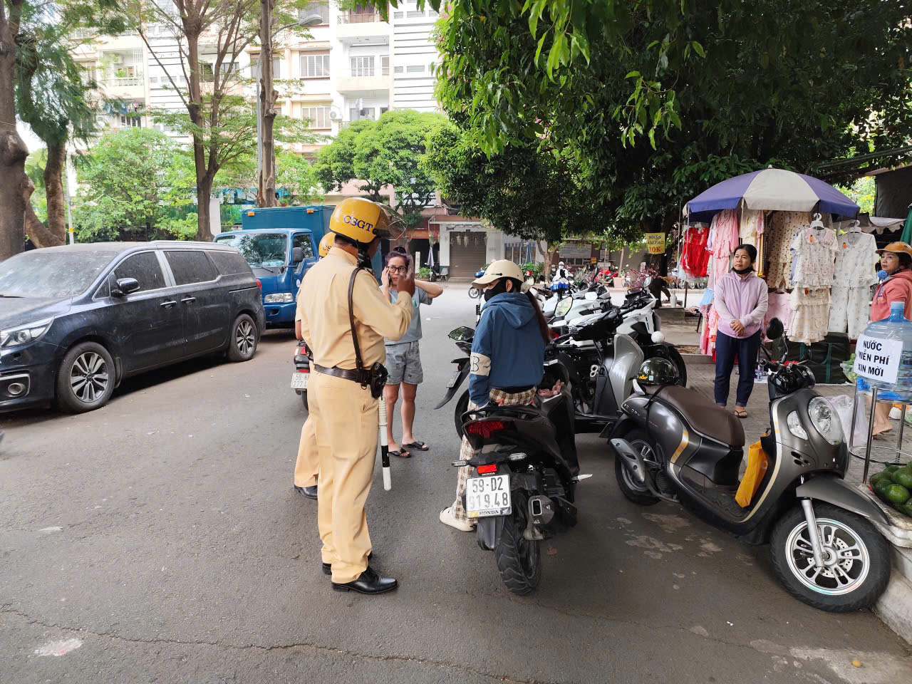 Vỉa h&egrave;, l&ograve;ng đường khu vực chung cư T&acirc;y Thạnh bị lấn chiếm, giờ đ&atilde; được lập lại trật tự - Ảnh 7.