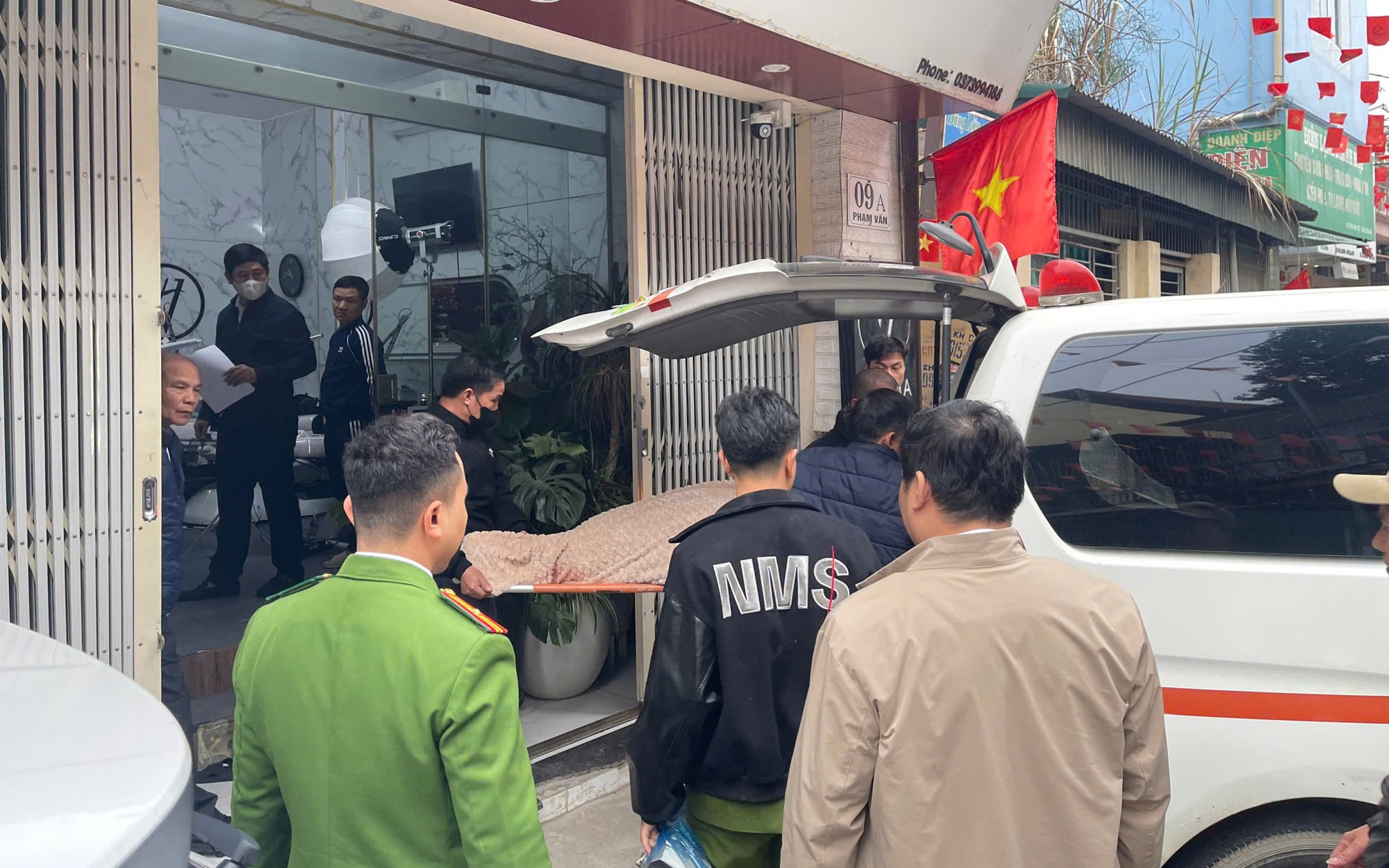 Người đ&agrave;n &ocirc;ng tử vong bất thường tr&ecirc;n đường đi mời kh&aacute;ch dự đ&aacute;m giỗ vợ - Ảnh 2.