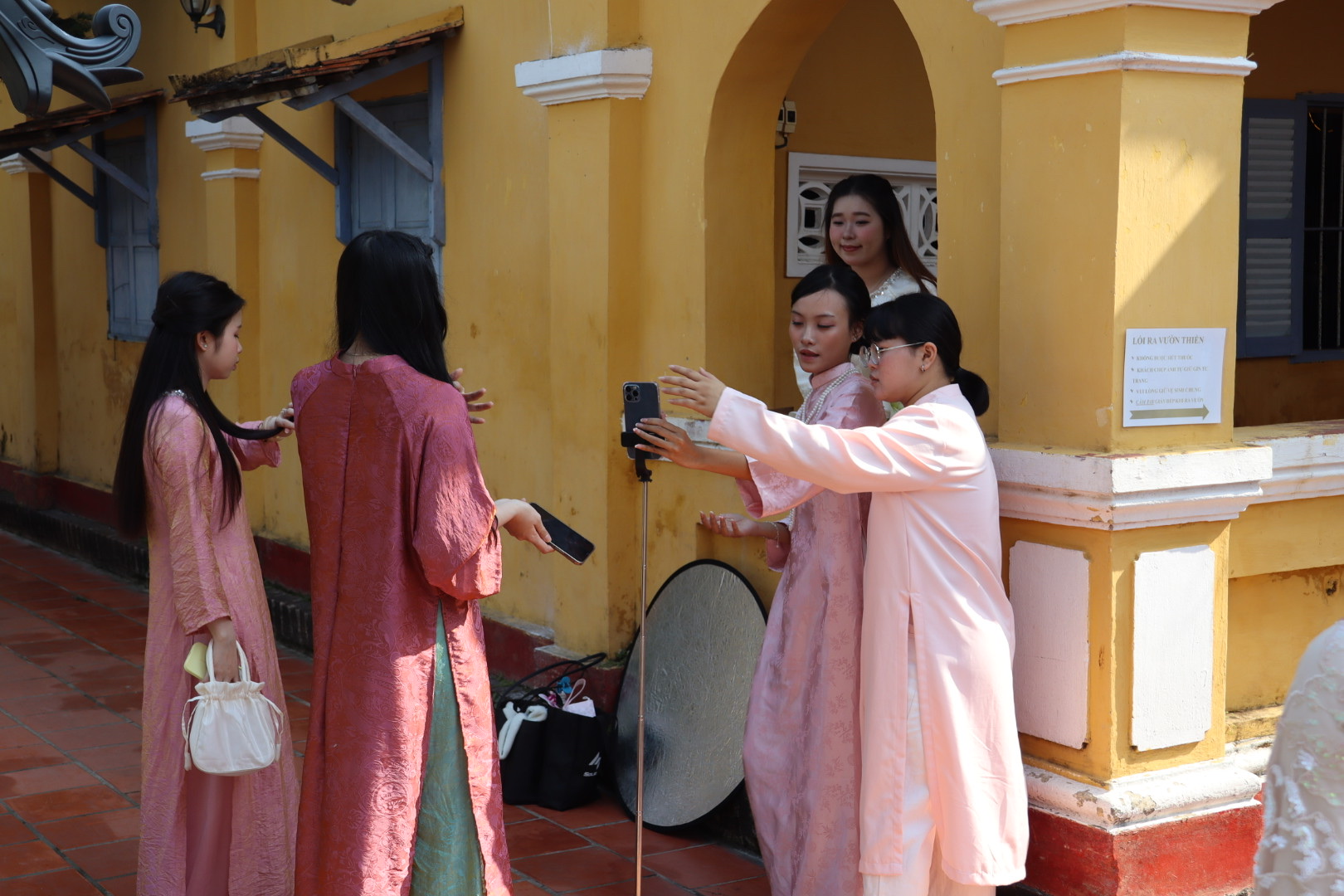 VIDEO: Chi&ecirc;m ngưỡng ng&ocirc;i ch&ugrave;a hơn 130 năm tuổi, l&agrave; "địa chỉ đỏ" ở Cần Thơ - Ảnh 5.