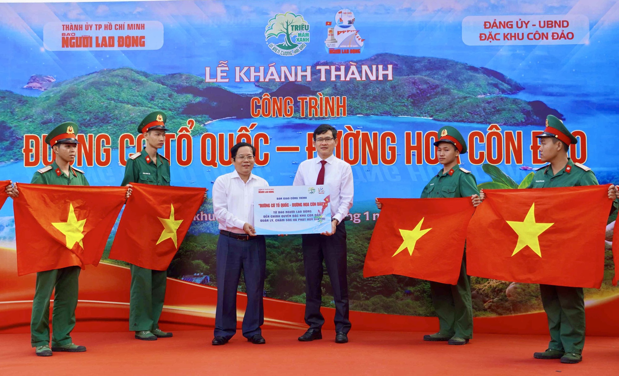 Khánh thành Công trình "Đường cờ Tổ quốc - Đường hoa Côn Đảo" vào Ngày giỗ Anh hùng Võ Thị Sáu - Ảnh 2.