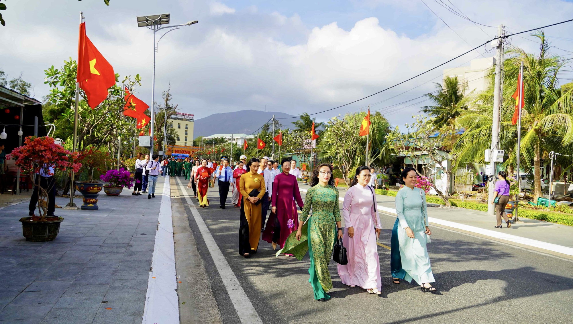 Khánh thành Công trình "Đường cờ Tổ quốc - Đường hoa Côn Đảo" vào Ngày giỗ Anh hùng Võ Thị Sáu - Ảnh 6.