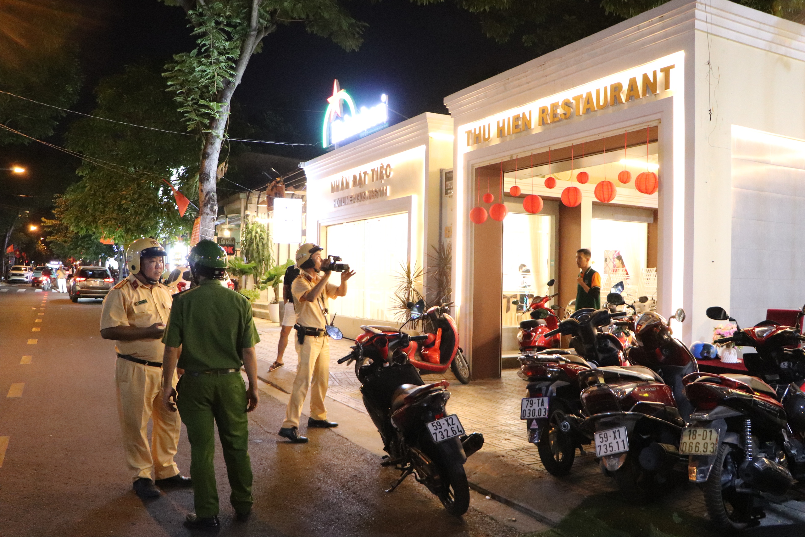 Đội CSGT Cát Lái quyết xử lý lấn chiếm lòng đường, vỉa hè ngày đêm - Ảnh 10.