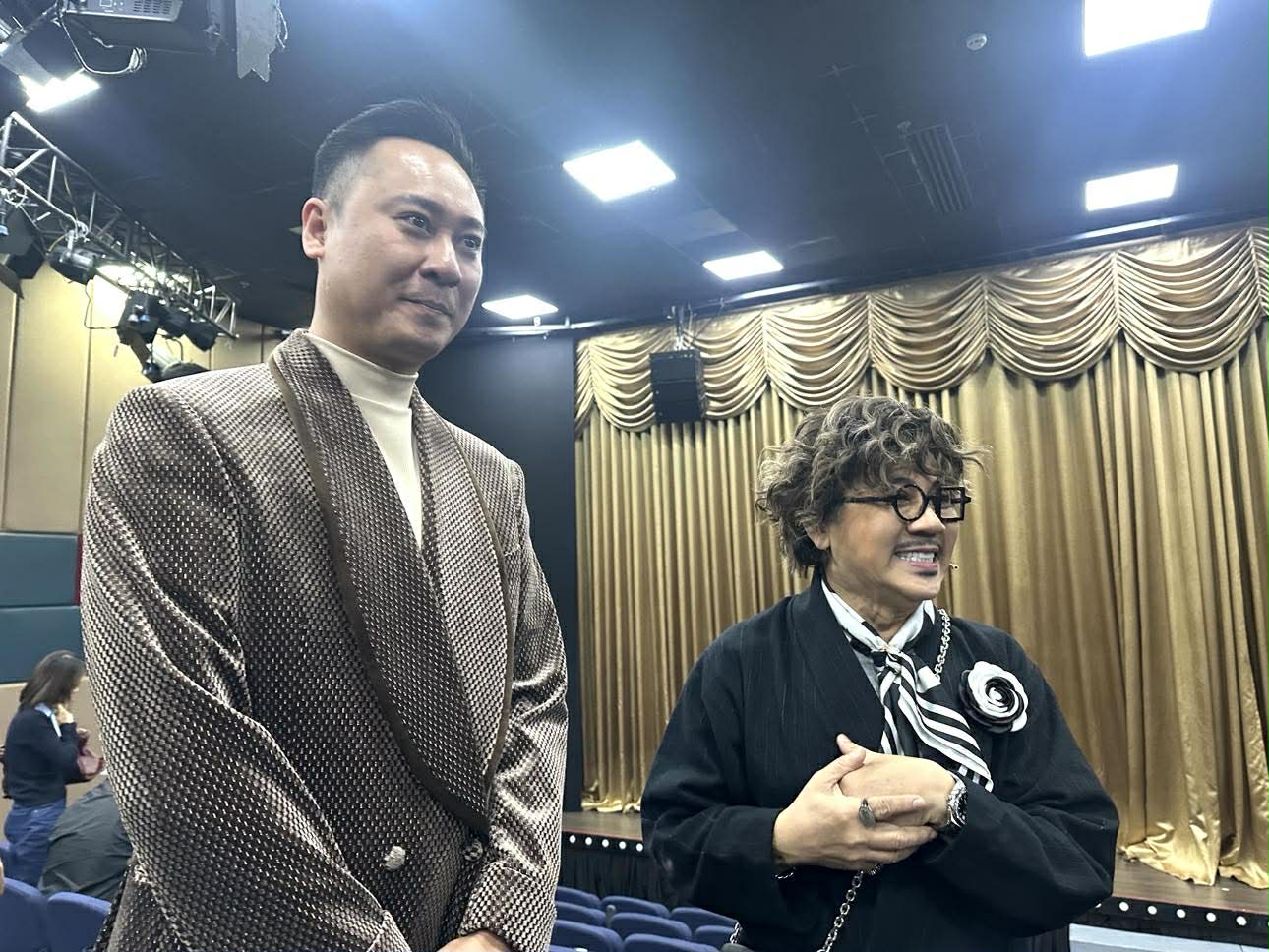 Thành Lộc, Hữu Châu, Hương Giang cùng khóc cười với "Trò chơi hoàn hảo" - Ảnh 2.