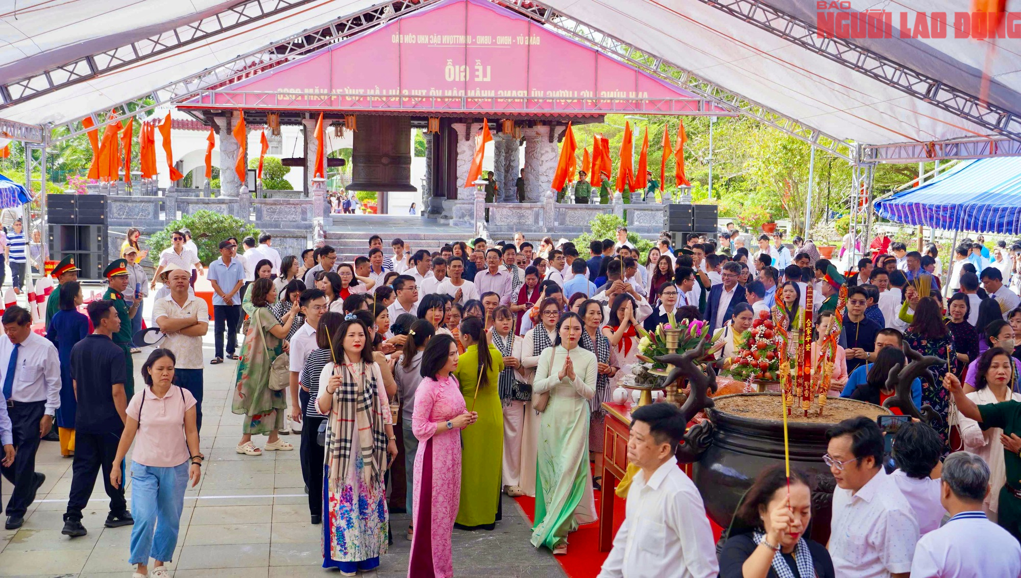 Dòng người về Côn Đảo dự lễ giỗ nữ Anh hùng Võ Thị Sáu - Ảnh 6.