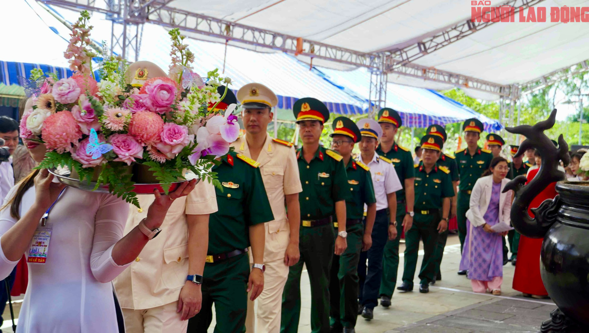 Dòng người về Côn Đảo dự lễ giỗ nữ Anh hùng Võ Thị Sáu - Ảnh 7.