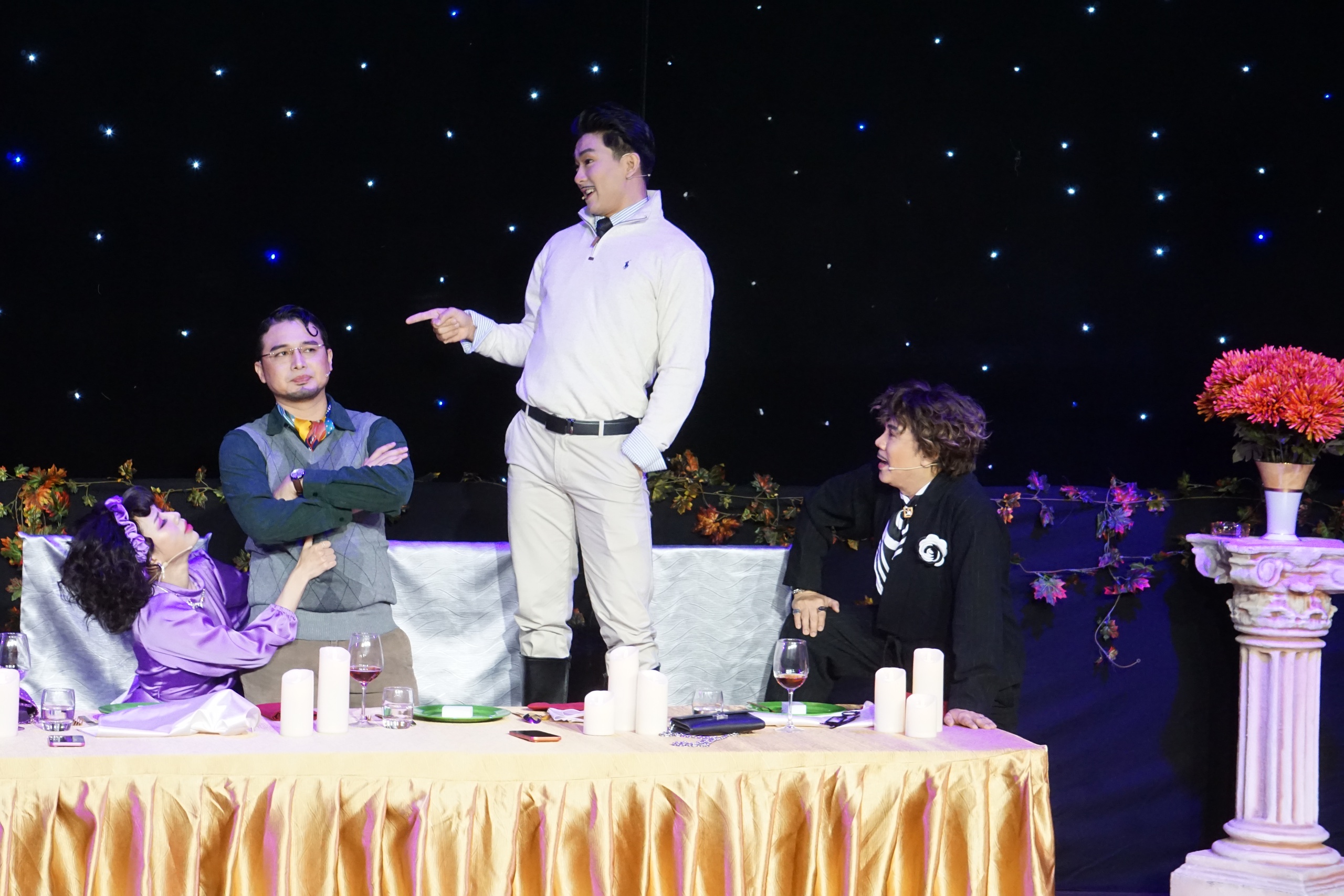 Thành Lộc, Hữu Châu, Hương Giang cùng khóc cười với "Trò chơi hoàn hảo" - Ảnh 3.