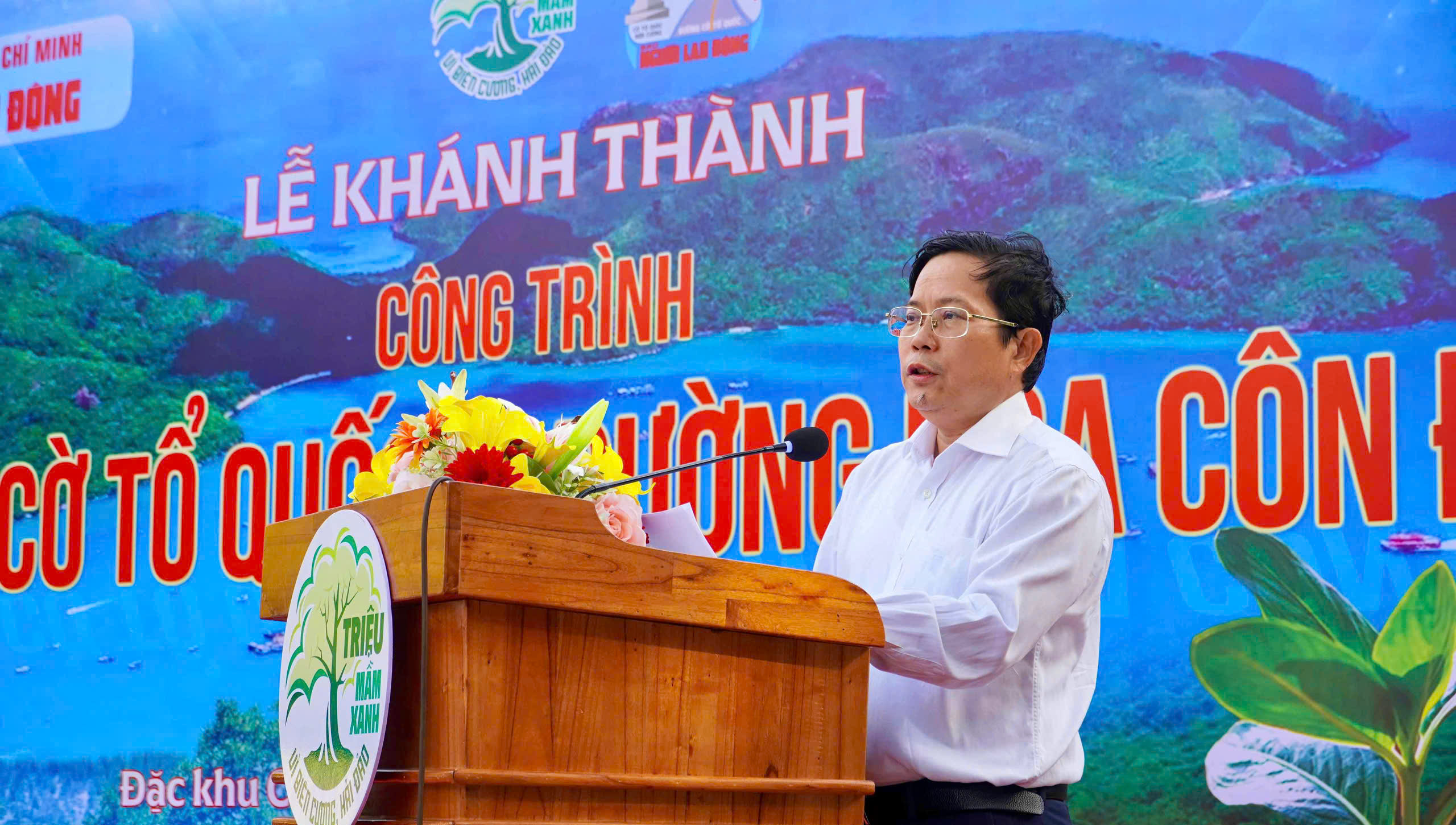 Điểm nhấn kinh tế và văn hóa trên Đường cờ Tổ quốc - Đường hoa Côn Đảo - Ảnh 2.