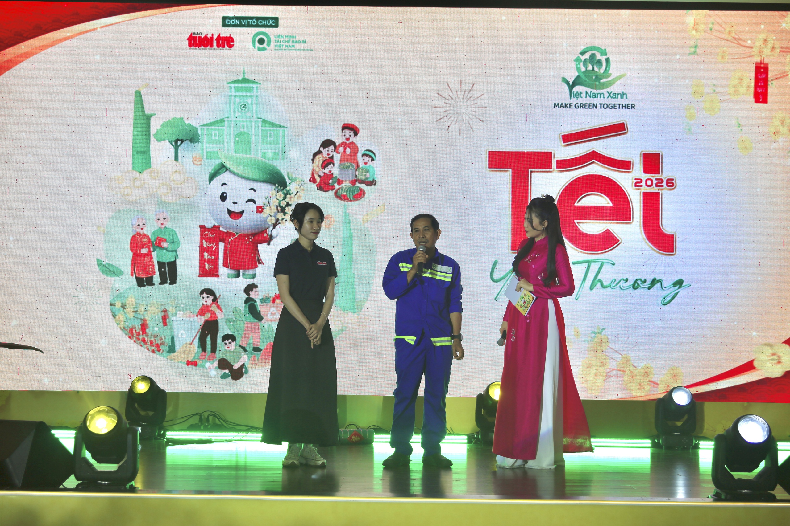 Tết Yêu Thương: Tri ân người thu gom rác dân lập - Ảnh 4.