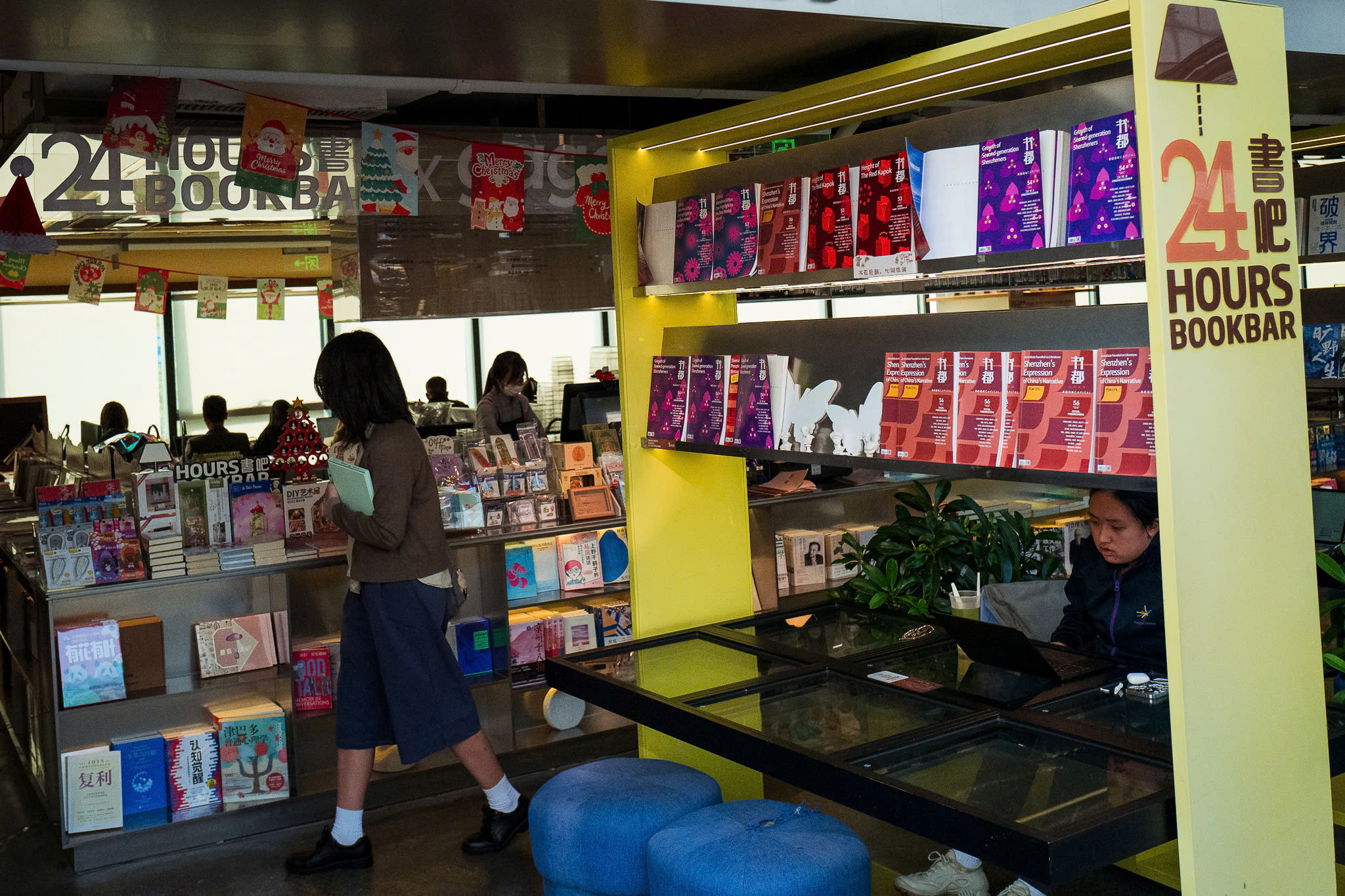 Thành phố của những tiệm sách không ngủ - Ảnh 3.