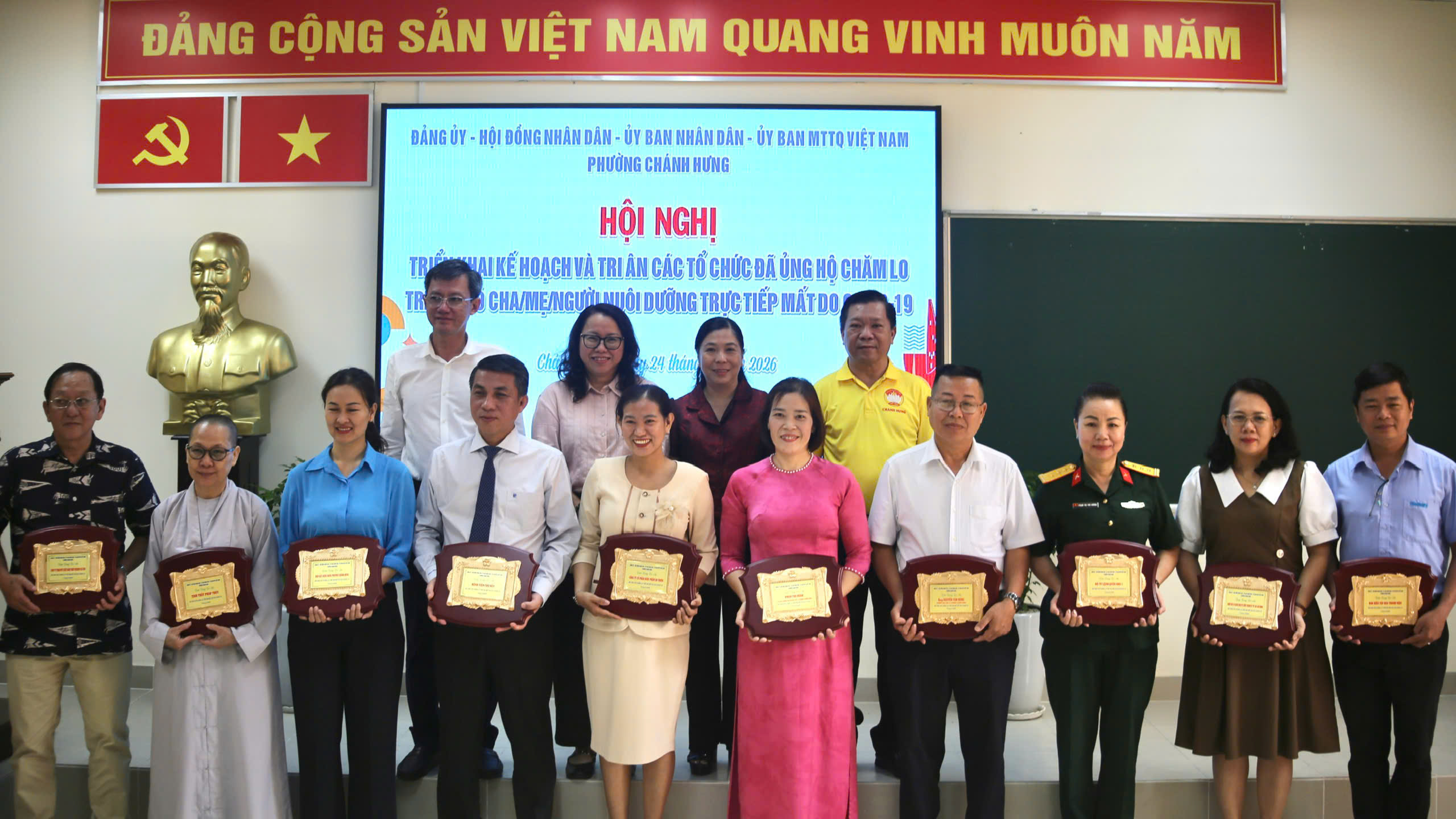 Phường Chánh Hưng tiếp tục chăm lo 83 trẻ mồ côi do dịch Covid-19 - Ảnh 1.