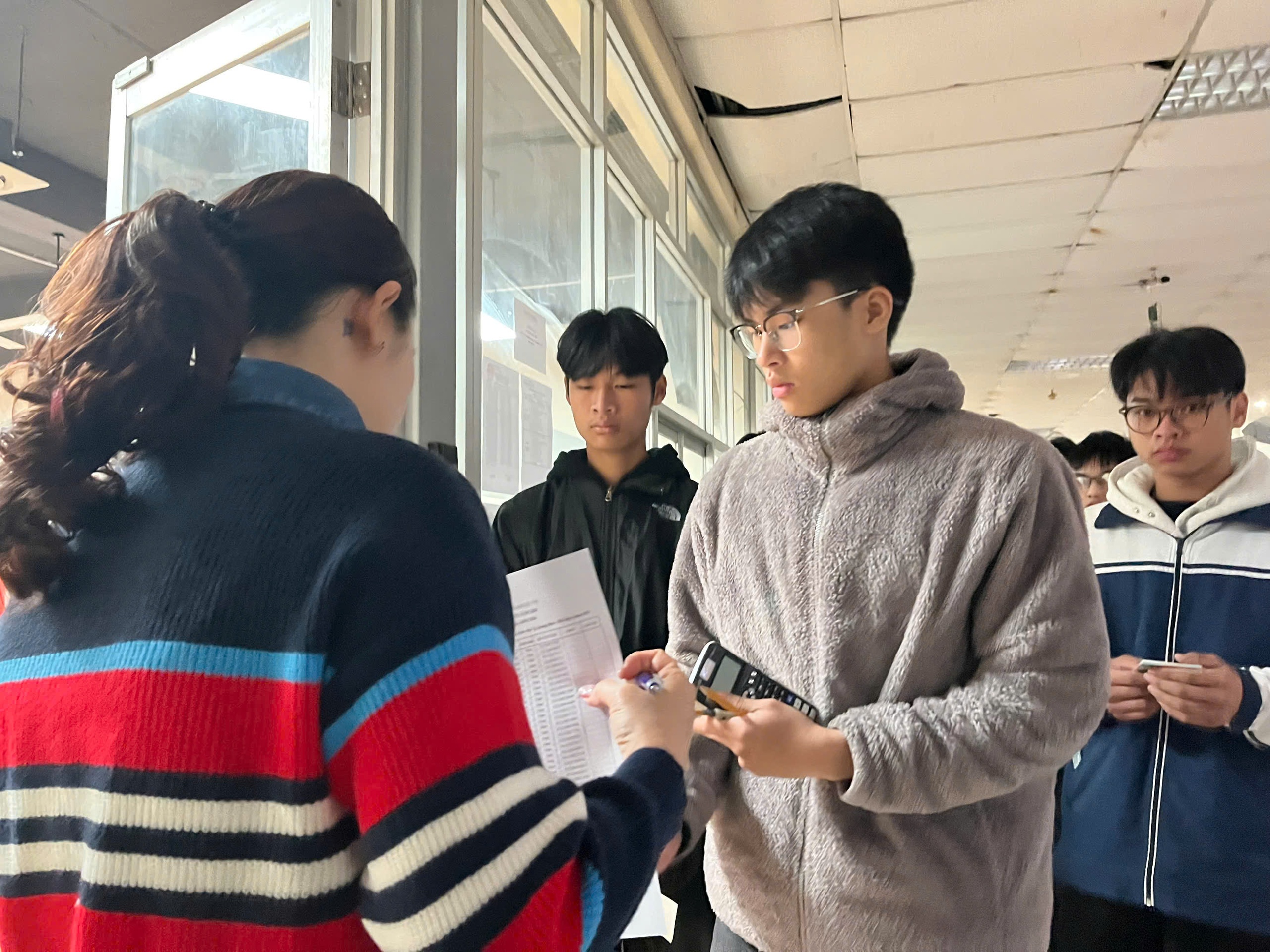 Tuyển sinh Đại Học 2026: Không nên chạy theo nhiều kỳ thi riêng! - Ảnh 1.