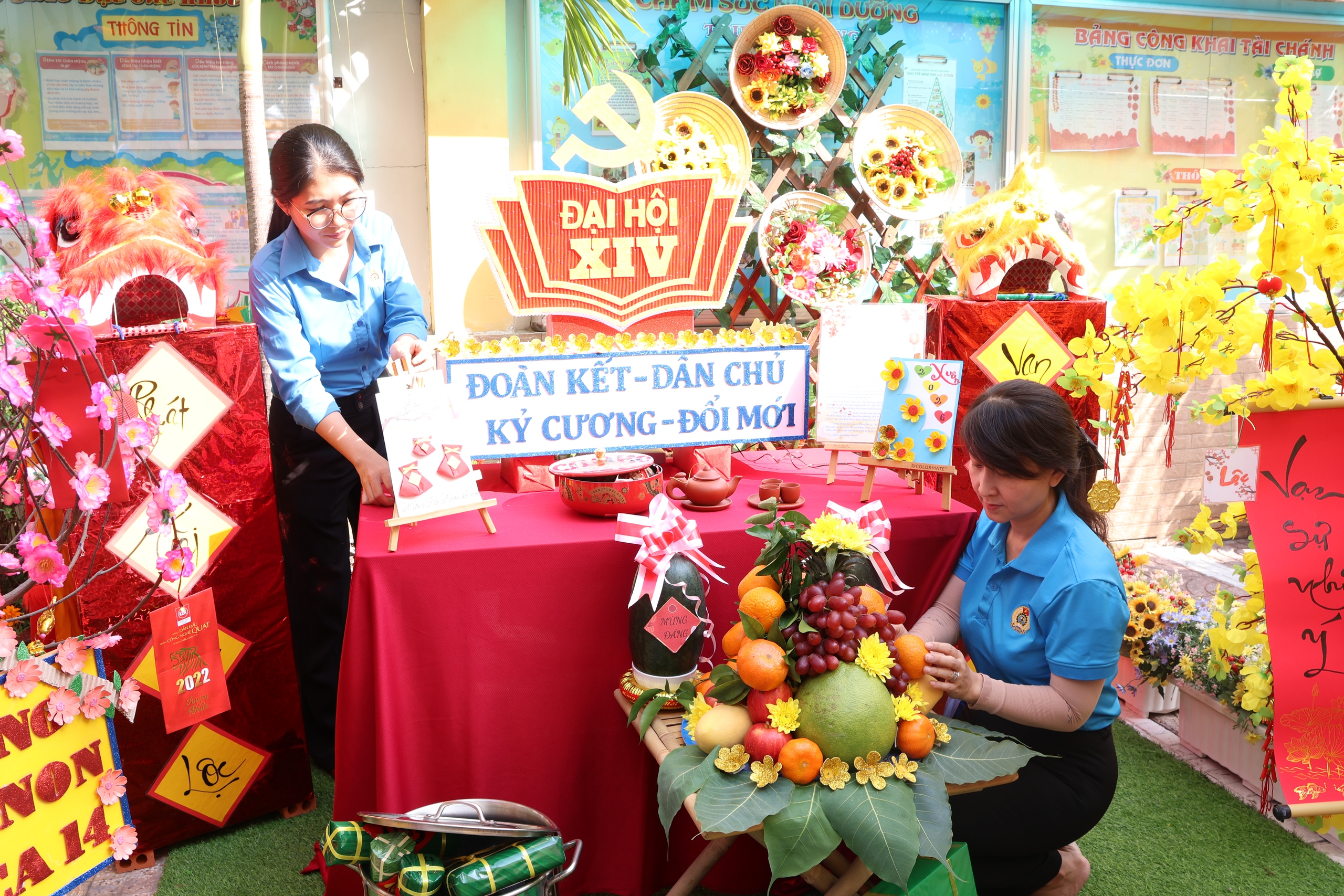 Tết nghĩa t&igrave;nh giữa phố thị: Ng&agrave;y hội Tết Việt ở phường Ph&uacute; Nhuận, TPHCM - Ảnh 1.