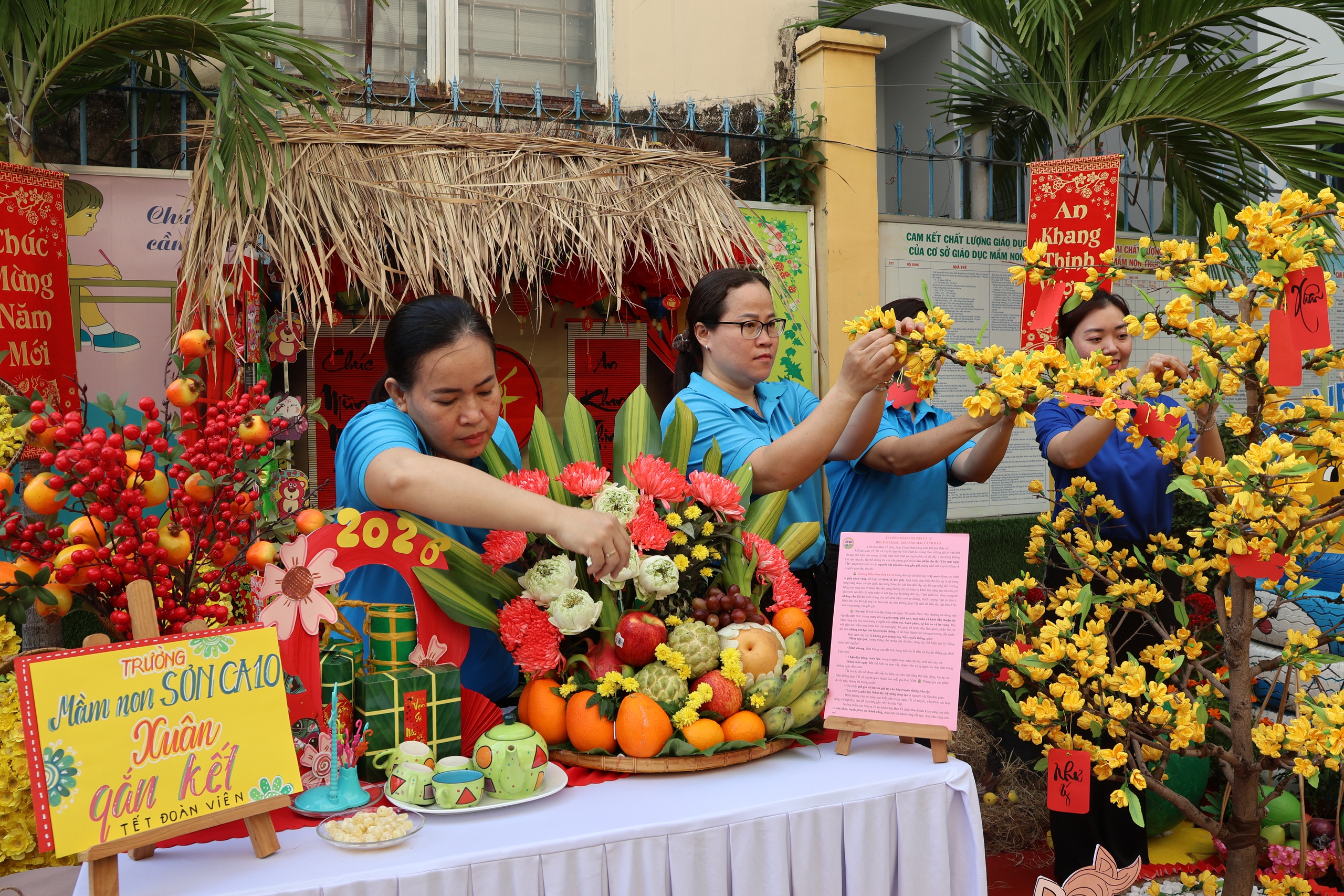 Tết nghĩa t&igrave;nh giữa phố thị: Ng&agrave;y hội Tết Việt ở phường Ph&uacute; Nhuận, TPHCM - Ảnh 2.