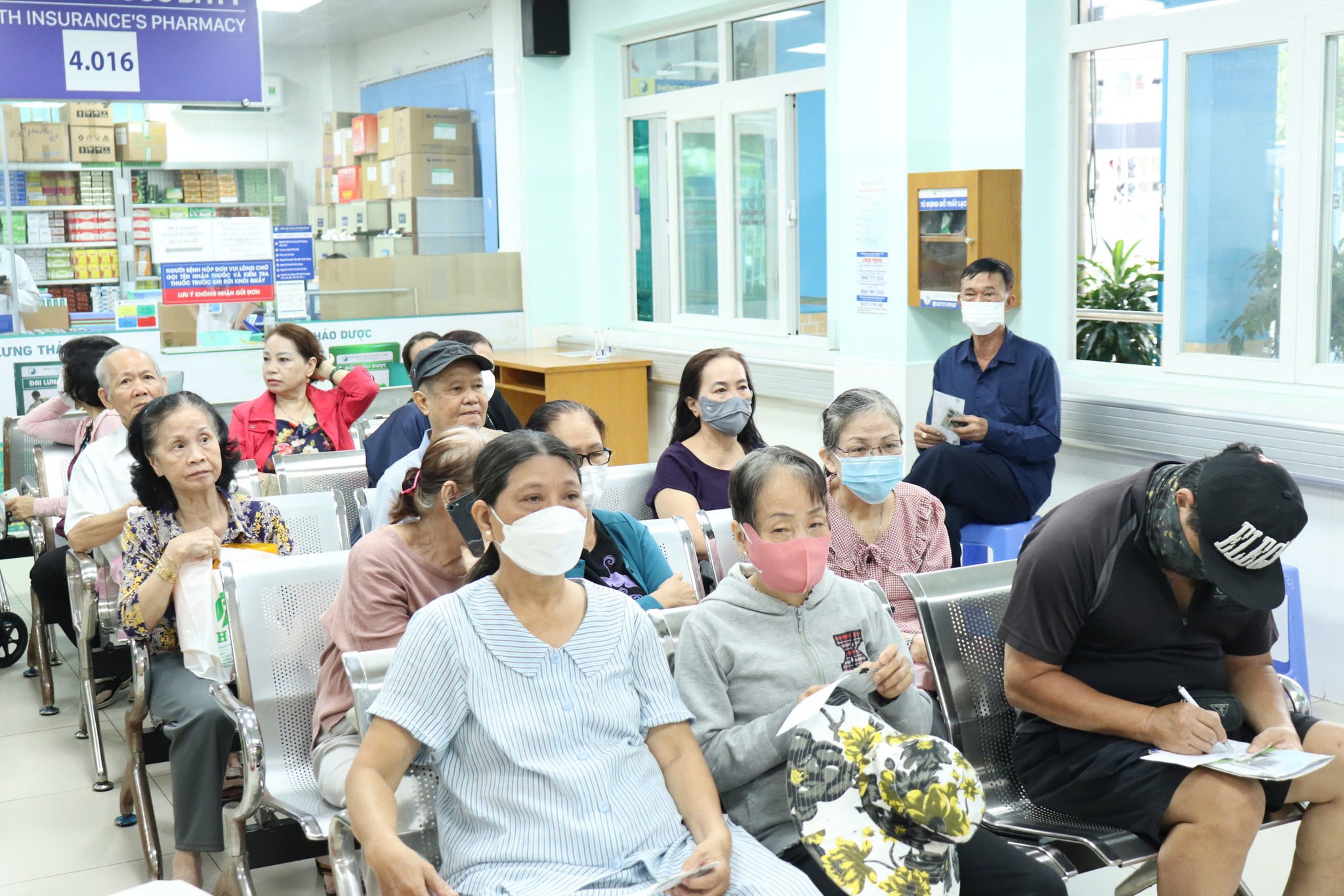 Chính sách hỗ trợ 100% thẻ BHYT mới nhất của TPHCM - Ảnh 1.