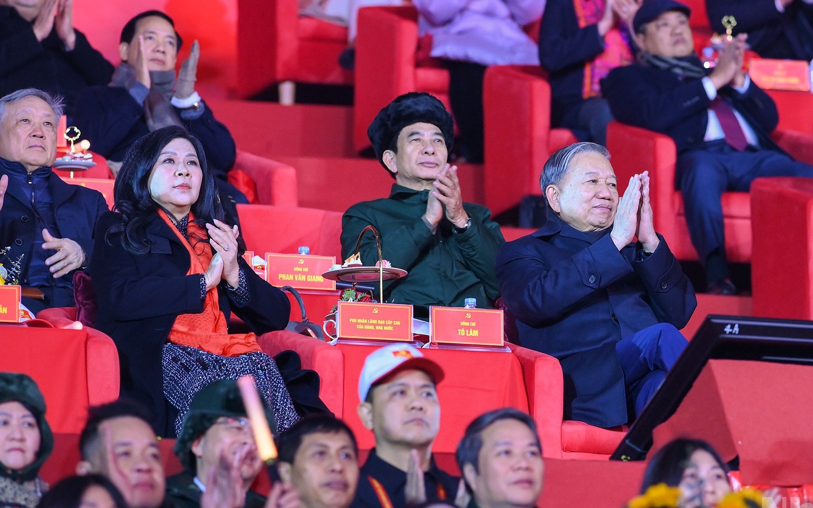 Hoành tráng chương trình nghệ thuật đặc biệt "Ánh sáng niềm tin và khát vọng" - Ảnh 2.