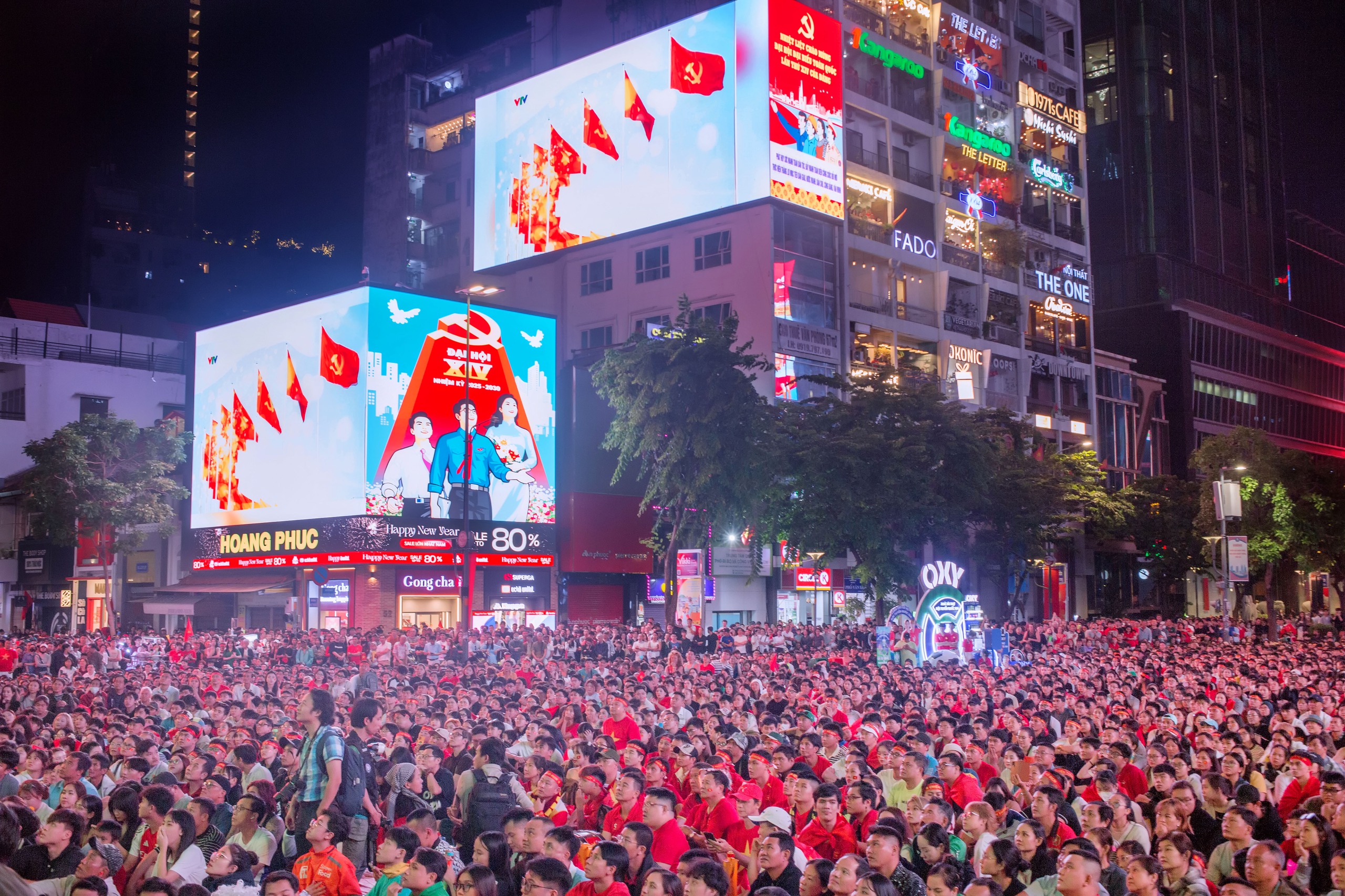 Đêm không ngủ của người hâm mộ bóng đá sau chiến thắng U23 Việt Nam - Ảnh 1. Đêm không ngủ của người hâm mộ bóng đá sau chiến thắng U23 Việt Nam - Ảnh 1.