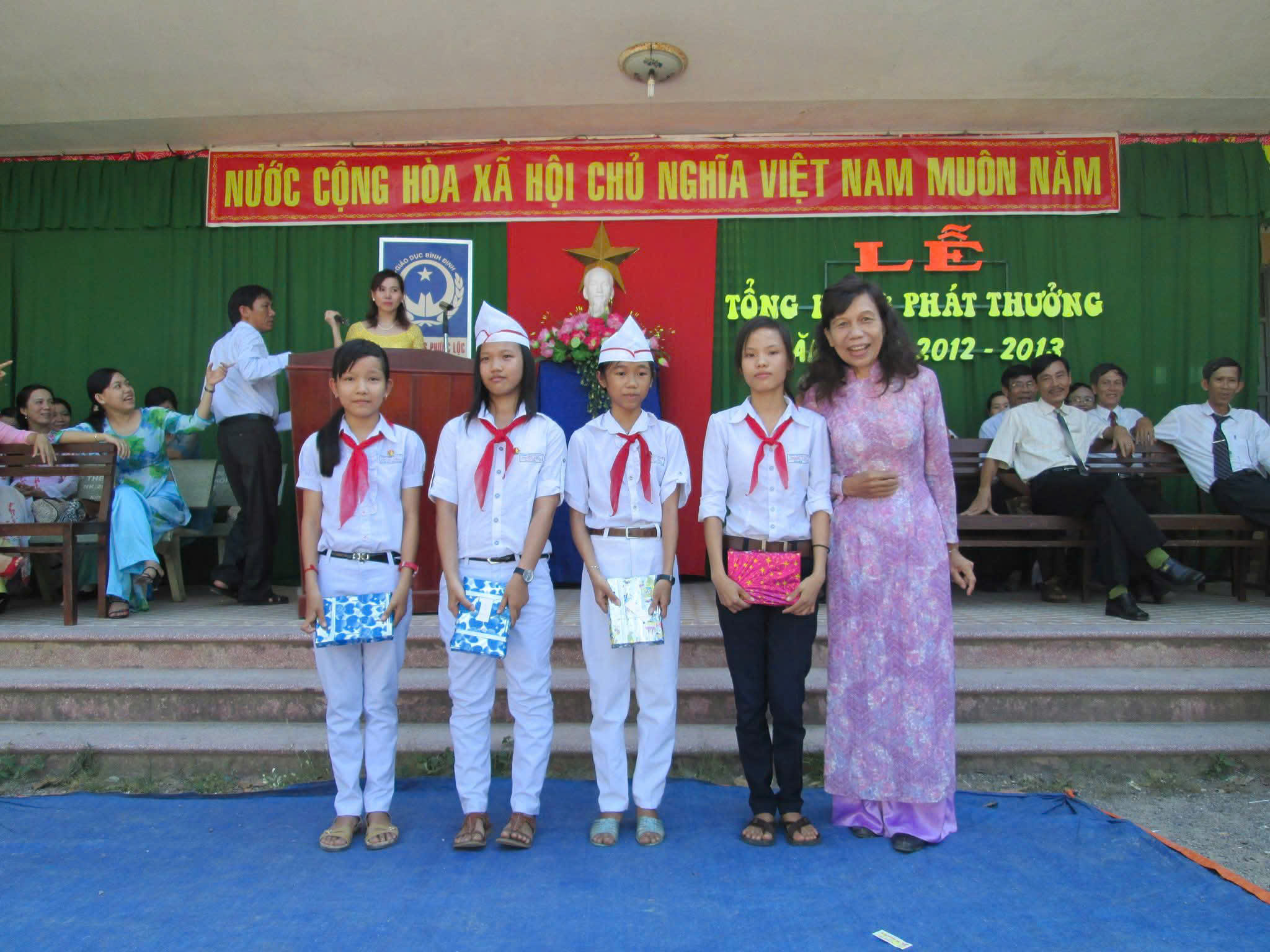 Người thầy kính yêu: Kiên cường gieo tri thức và lòng nhân ái - Ảnh 2.