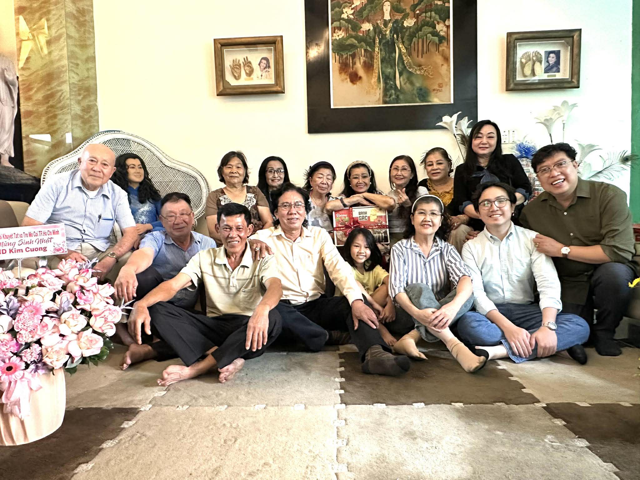 Nghệ sĩ tề tựu mừng thọ 90 tuổi Kỳ nữ Kim Cương - Ảnh 3.