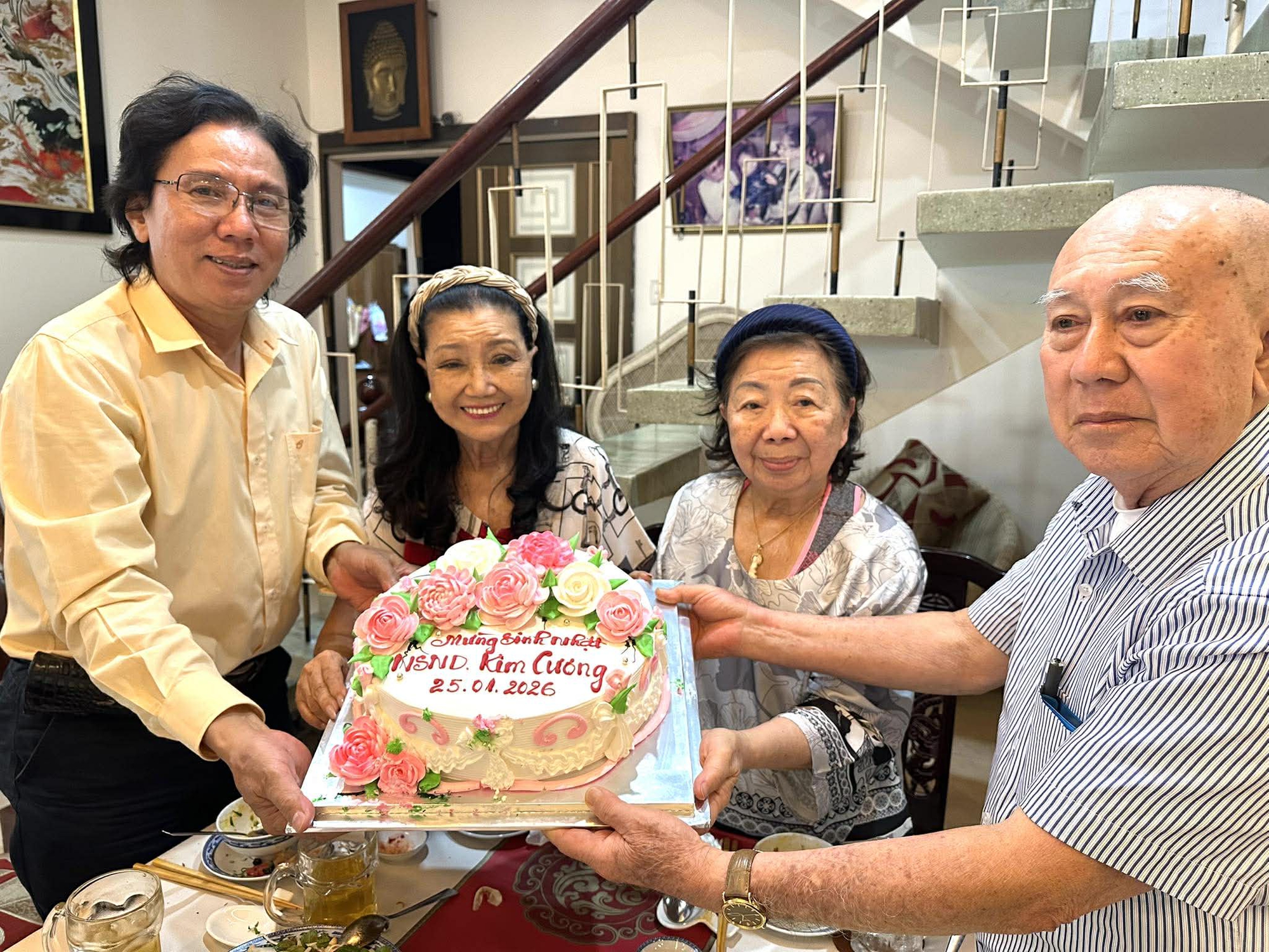 Nghệ sĩ tề tựu mừng thọ 90 tuổi Kỳ nữ Kim Cương - Ảnh 1.