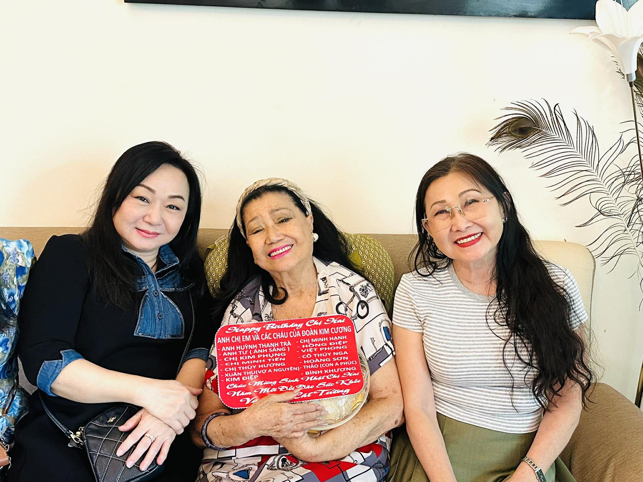 Nghệ sĩ tề tựu mừng thọ 90 tuổi Kỳ nữ Kim Cương - Ảnh 2.