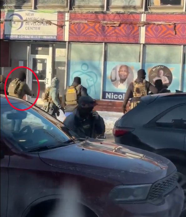 Đặc vụ ICE bắn v&agrave;o người biểu t&igrave;nh, Tổng thống Donald Trump l&ecirc;n tiếng - Ảnh 1.