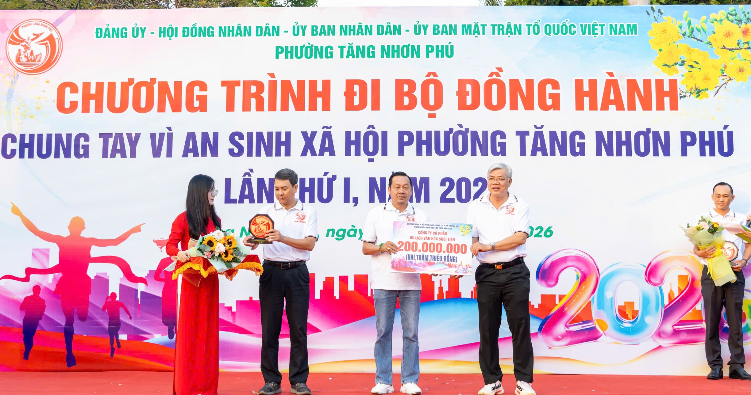 TPHCM: Phường Tăng Nhơn Ph&uacute; đi bộ đồng h&agrave;nh, g&acirc;y quỹ hơn 3,2 tỉ đồng chăm lo Tết - Ảnh 1.