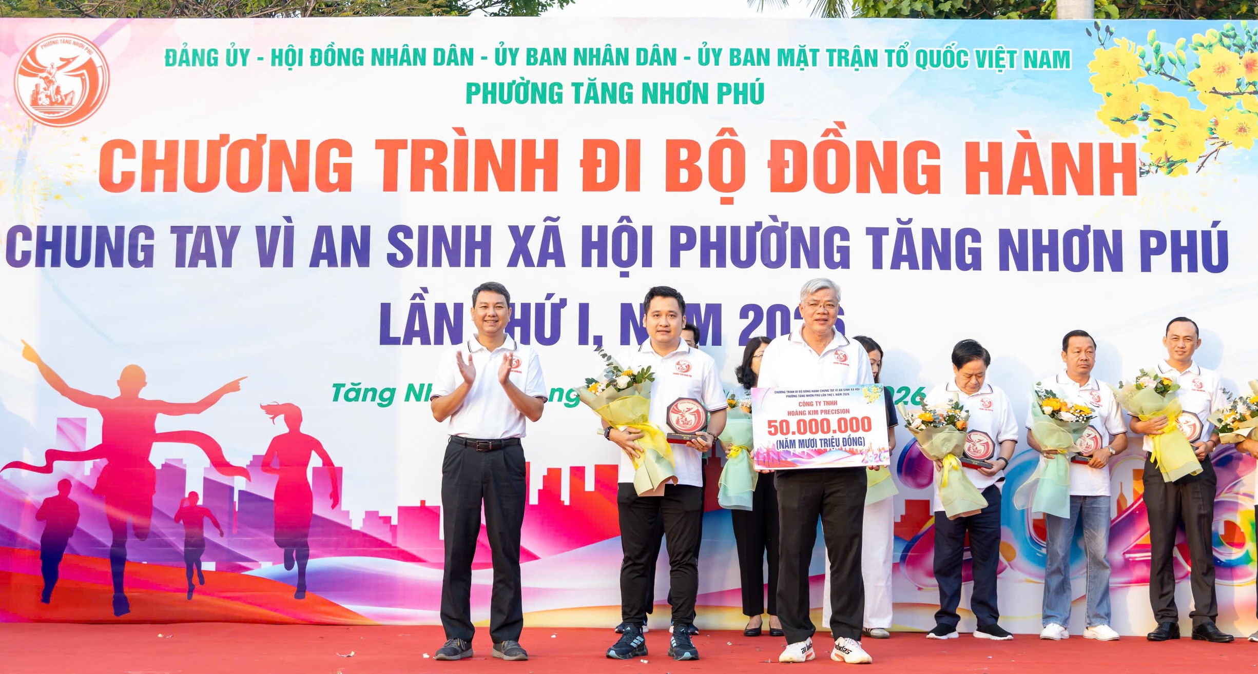 TPHCM: Phường Tăng Nhơn Ph&uacute; đi bộ đồng h&agrave;nh, g&acirc;y quỹ hơn 3,2 tỉ đồng chăm lo Tết - Ảnh 4.