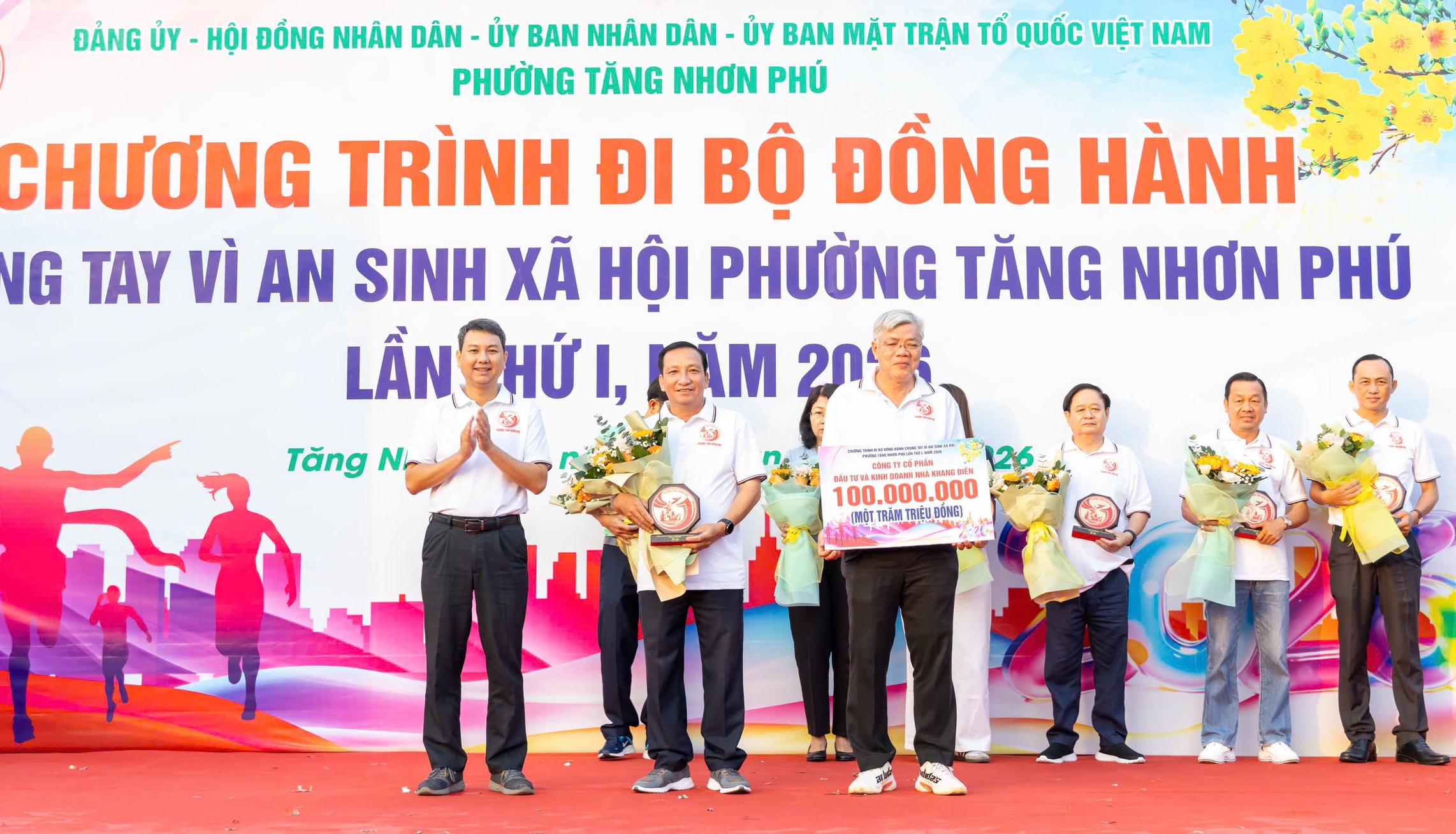TPHCM: Phường Tăng Nhơn Ph&uacute; đi bộ đồng h&agrave;nh, g&acirc;y quỹ hơn 3,2 tỉ đồng chăm lo Tết - Ảnh 3.