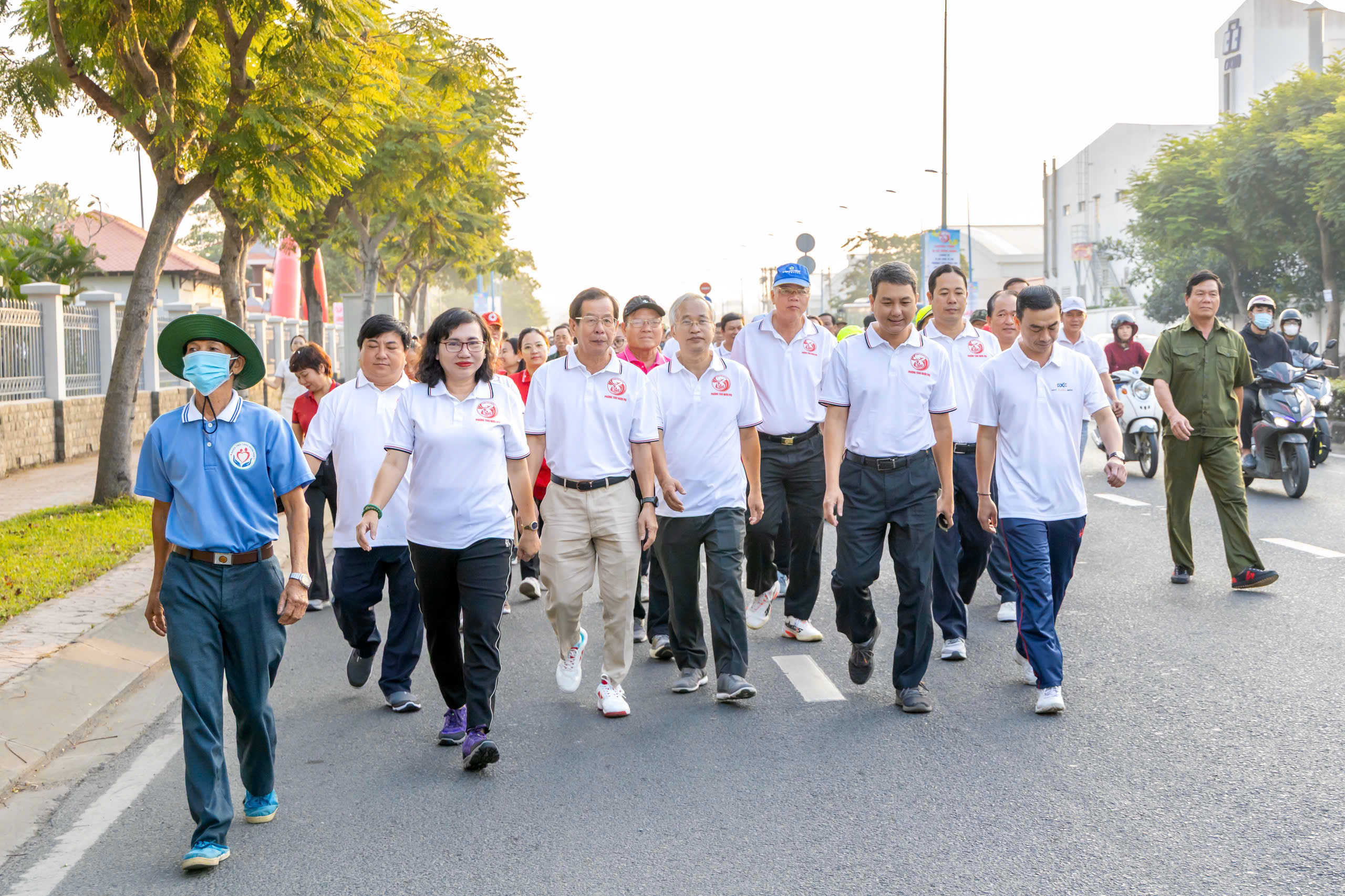 TPHCM: Phường Tăng Nhơn Ph&uacute; đi bộ đồng h&agrave;nh, g&acirc;y quỹ hơn 3,2 tỉ đồng chăm lo Tết - Ảnh 6.