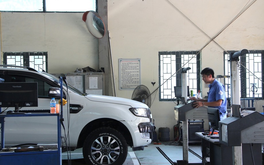 Hết cảnh xếp h&agrave;ng chờ đăng kiểm xe - Ảnh 2.