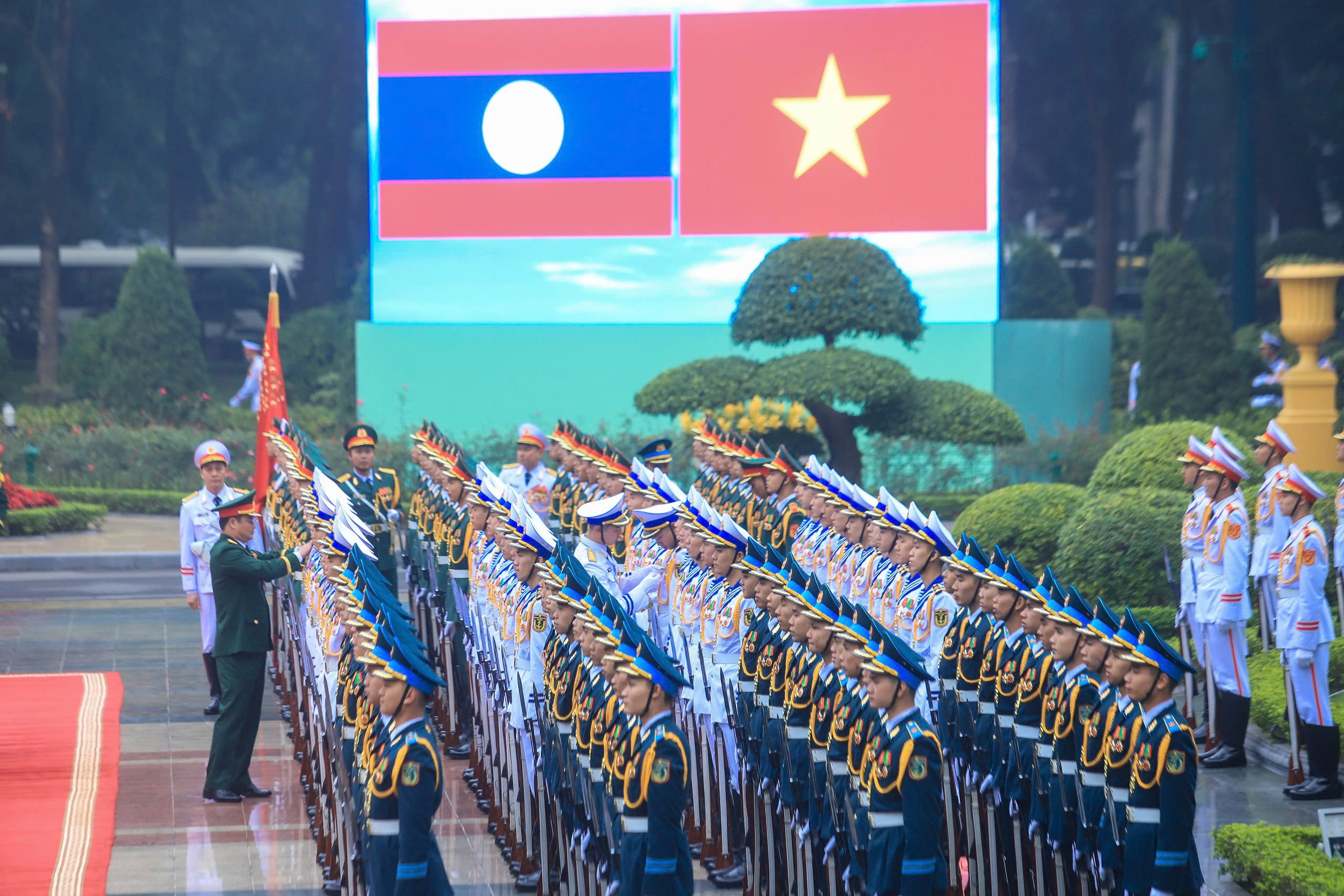 Tổng B&iacute; thư T&ocirc; L&acirc;m chủ tr&igrave; Lễ đ&oacute;n Tổng B&iacute; thư, Chủ tịch nước L&agrave;o Thongloun Sisoulith - Ảnh 4.