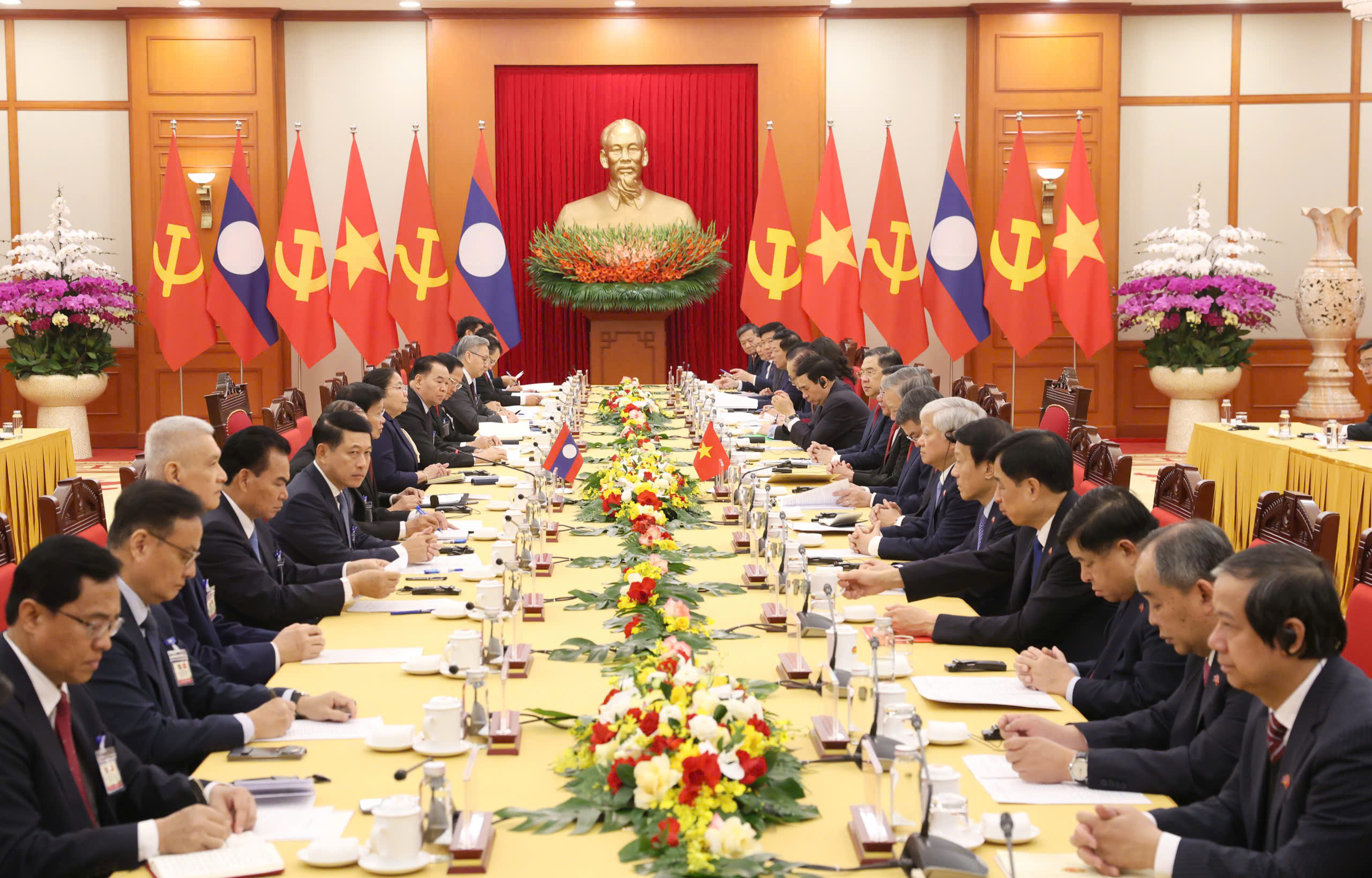 Tổng B&iacute; thư T&ocirc; L&acirc;m hội đ&agrave;m với Tổng B&iacute; thư, Chủ tịch nước L&agrave;o - Ảnh 2.