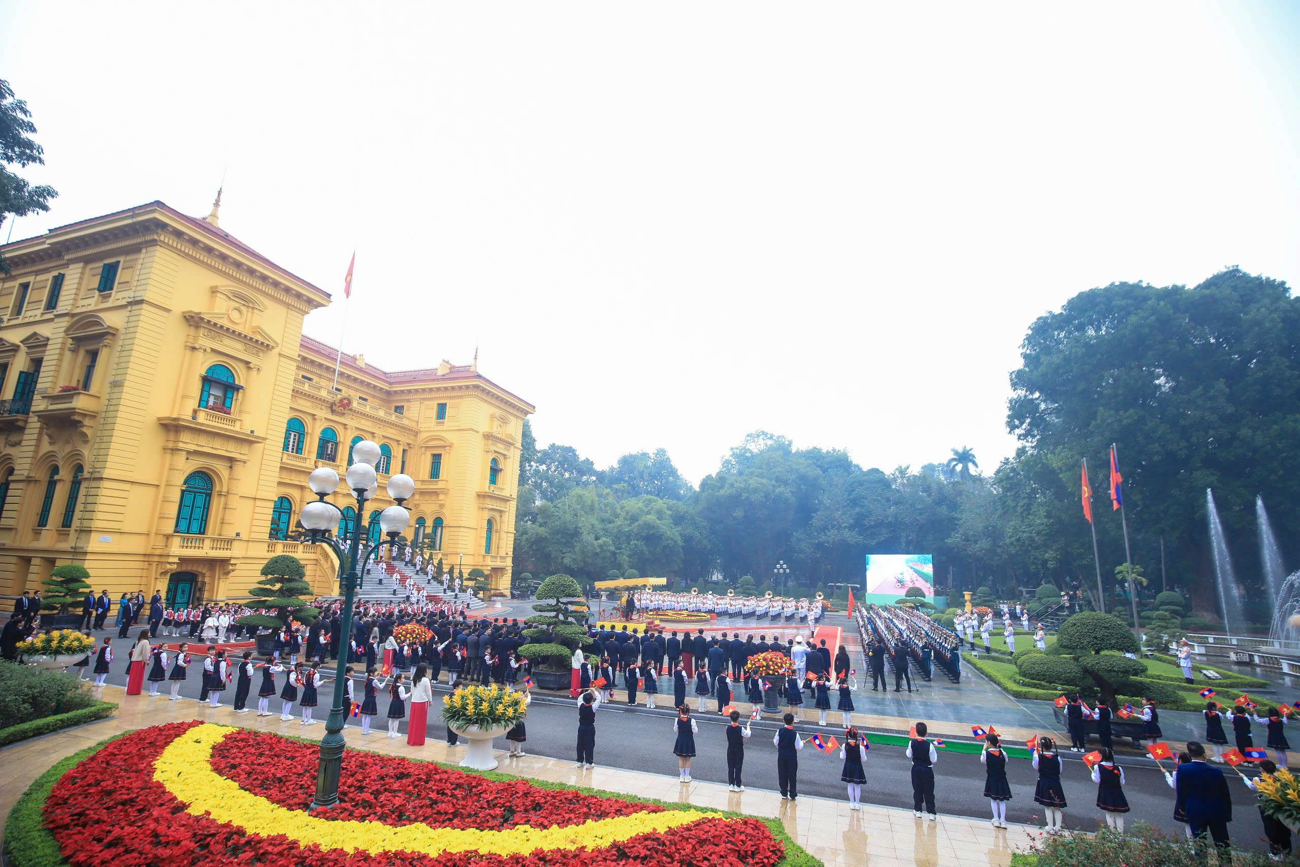 Tổng B&iacute; thư T&ocirc; L&acirc;m chủ tr&igrave; Lễ đ&oacute;n Tổng B&iacute; thư, Chủ tịch nước L&agrave;o Thongloun Sisoulith - Ảnh 8.