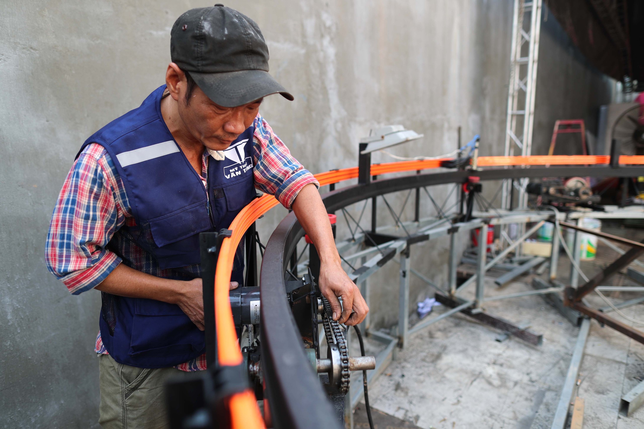 Cận cảnh linh vật ngựa tr&ecirc;n đường hoa Nguyễn Huệ Tết B&iacute;nh Ngọ 2026 - Ảnh 4.