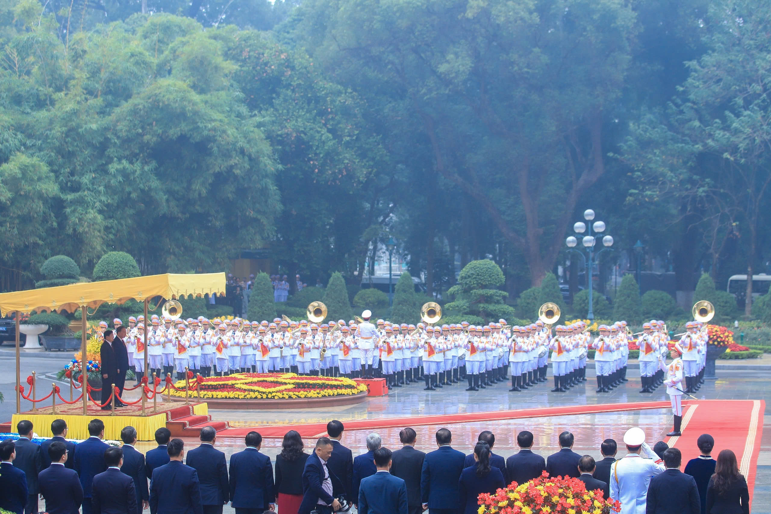 Tổng B&iacute; thư T&ocirc; L&acirc;m chủ tr&igrave; Lễ đ&oacute;n Tổng B&iacute; thư, Chủ tịch nước L&agrave;o Thongloun Sisoulith - Ảnh 6.