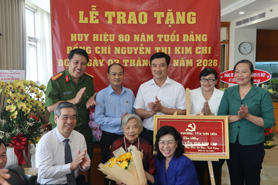 Ghi nhận những cống hiến bền bỉ - Ảnh 3.