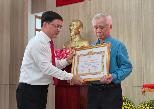 Ghi nhận những cống hiến bền bỉ - Ảnh 4.