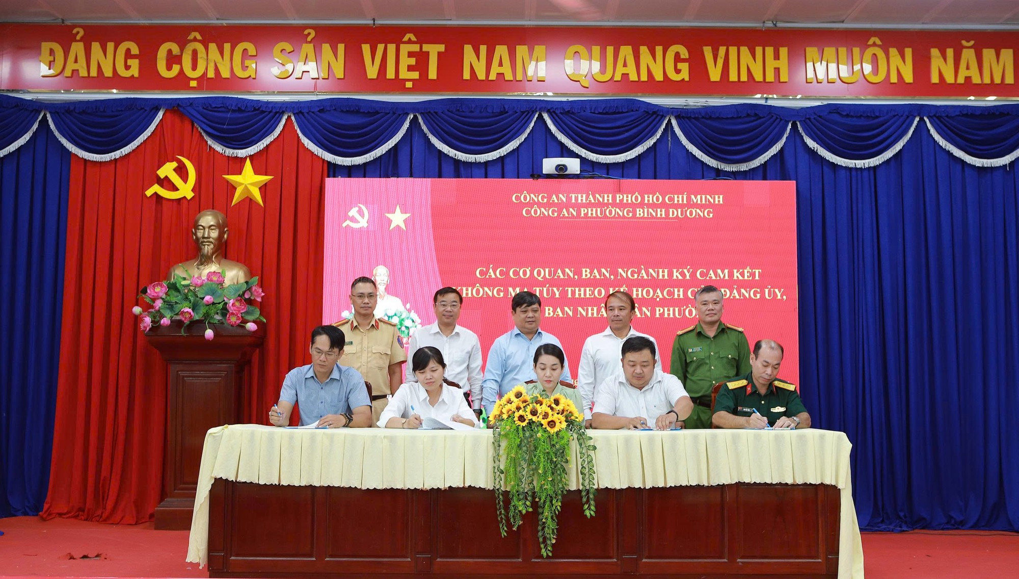 Chủ trọ ở phường Bình Dương ký cam kết nói không với ma túy - Ảnh 3.