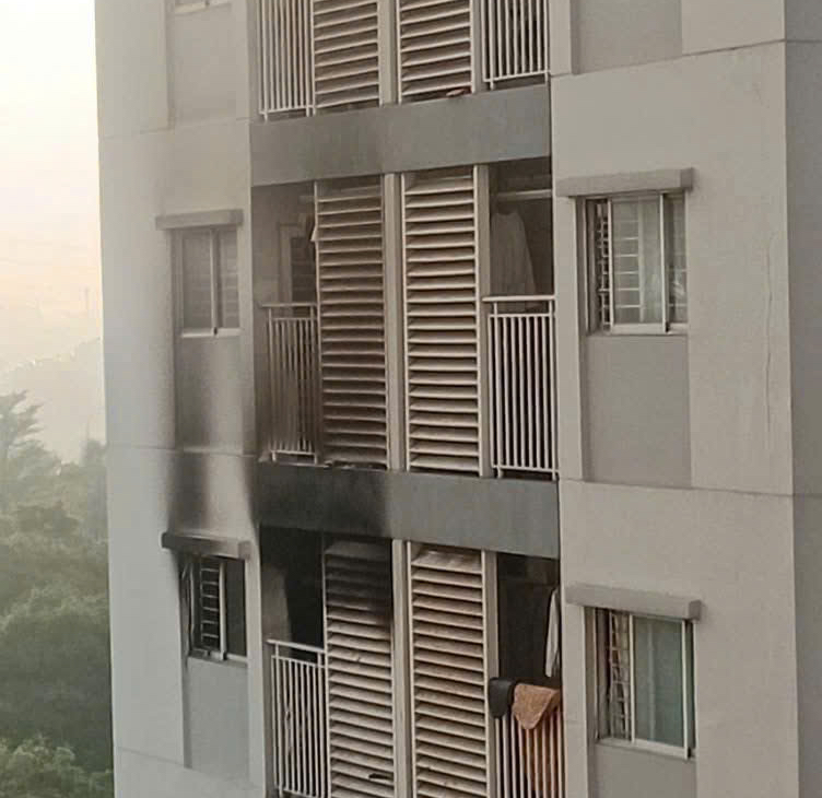 Bé gái 9 tuổi tử vong trong vụ cháy căn hộ chung cư Ehome S tại TPHCM - Ảnh 1.