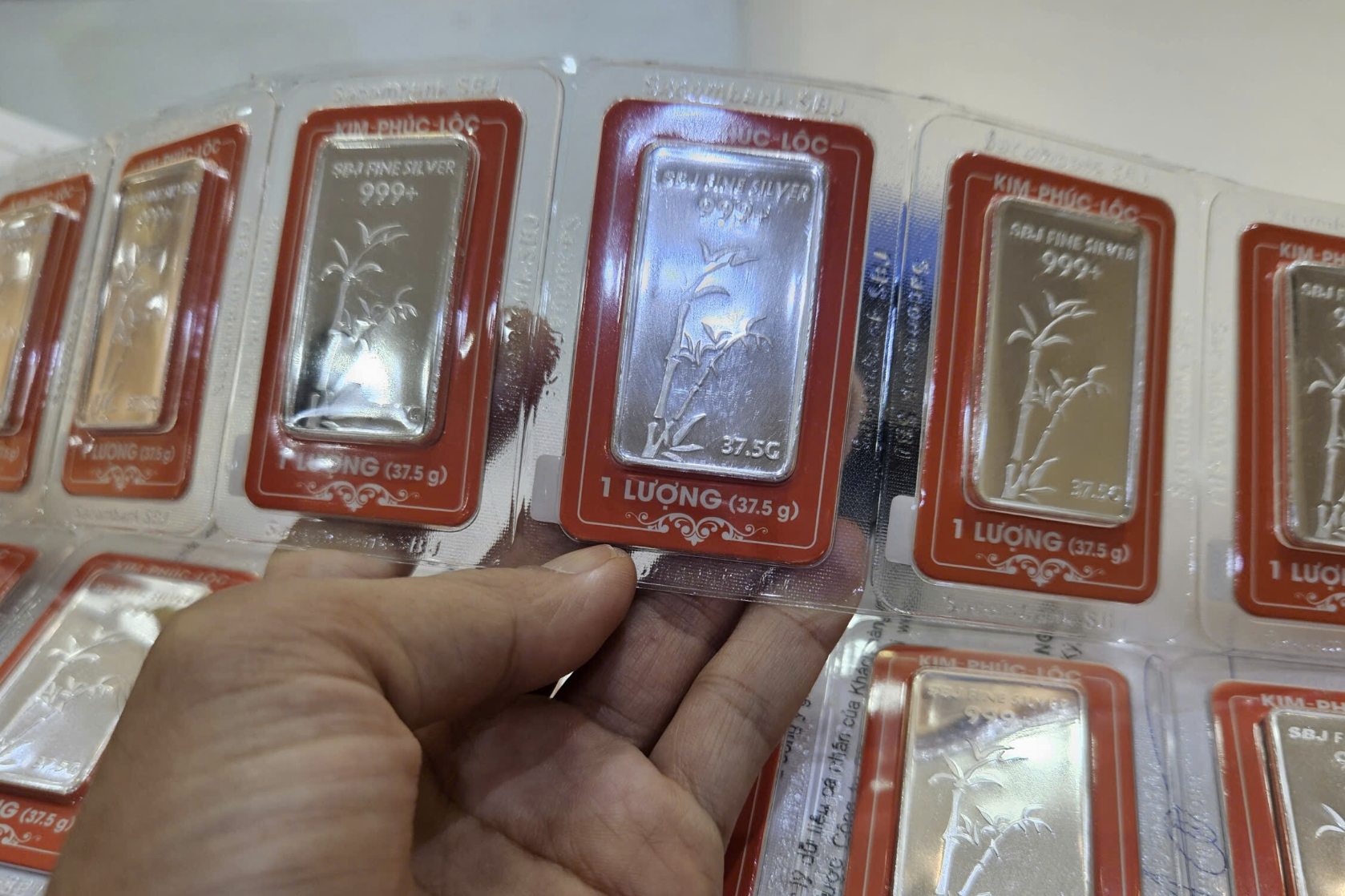 Giá bạc hôm nay 27 - 1: Bạc Phú Qúy vượt 4 , 3 triệu đồng / lượng - Ảnh 2.