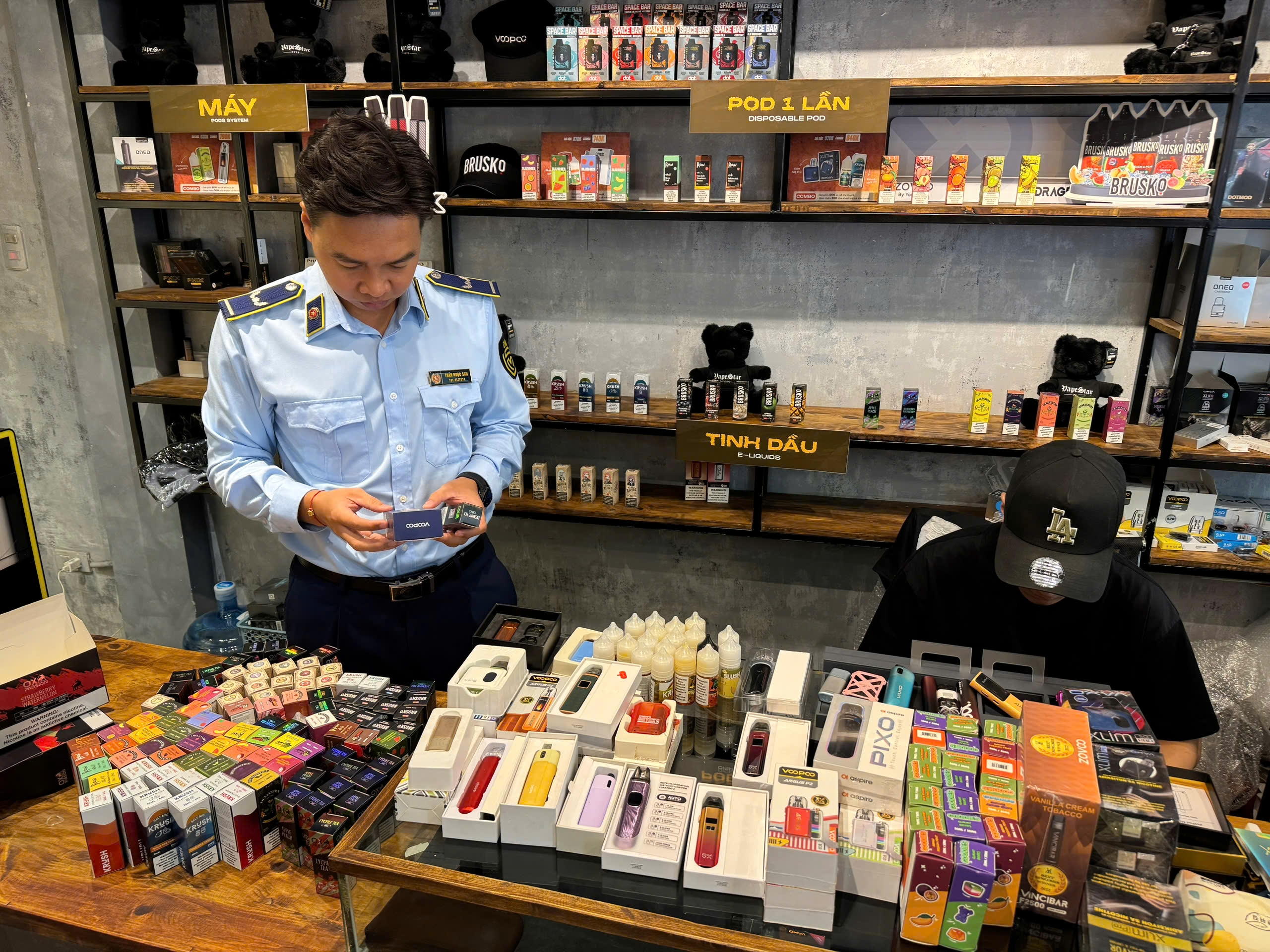 Để khách hút thuốc lá điện tử tại quán, chủ có thể bị phạt đến 10 triệu đồng - Ảnh 2.