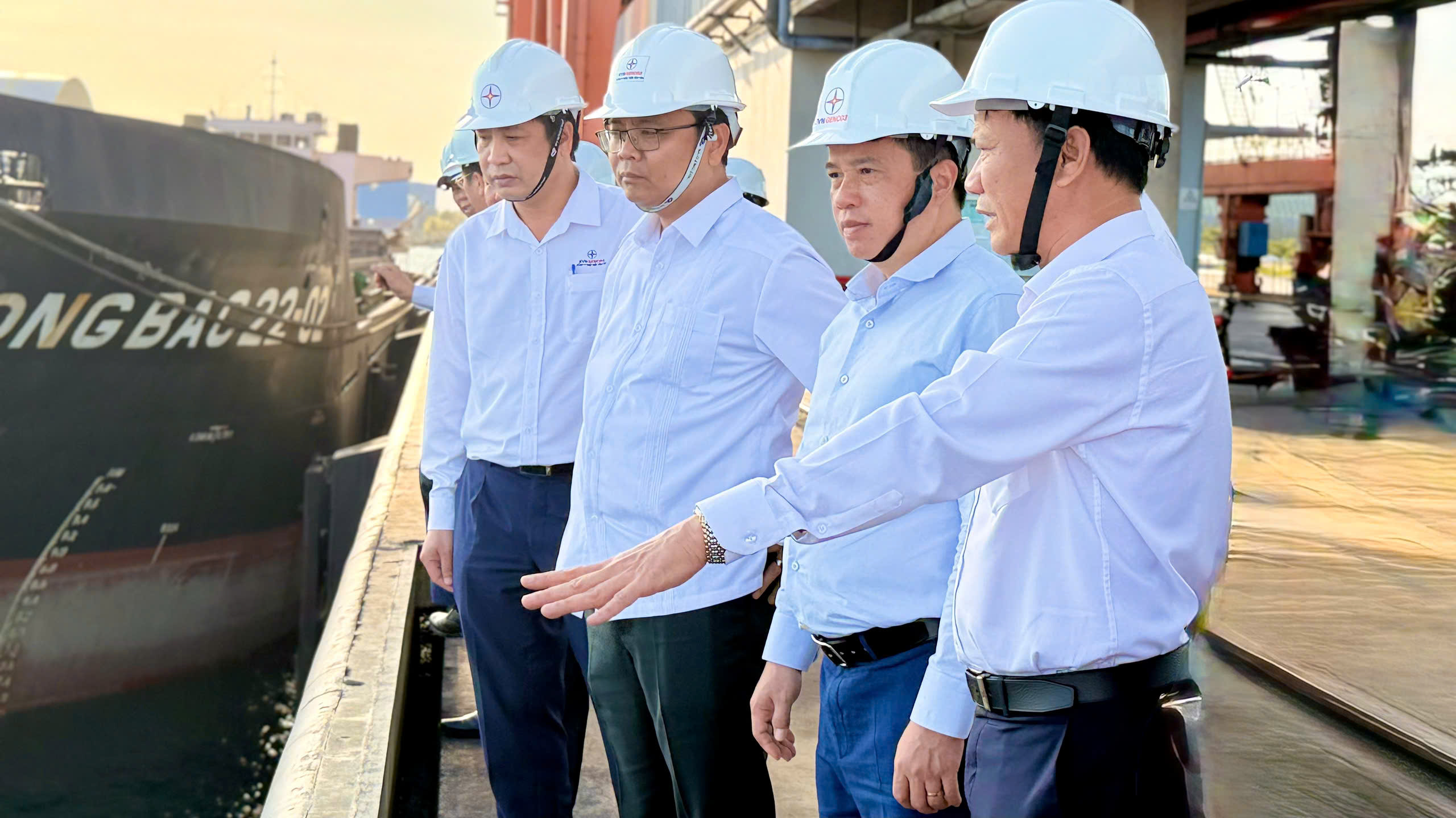 Xóa nỗi ám ảnh của người dân Vĩnh Tân - Ảnh 1.