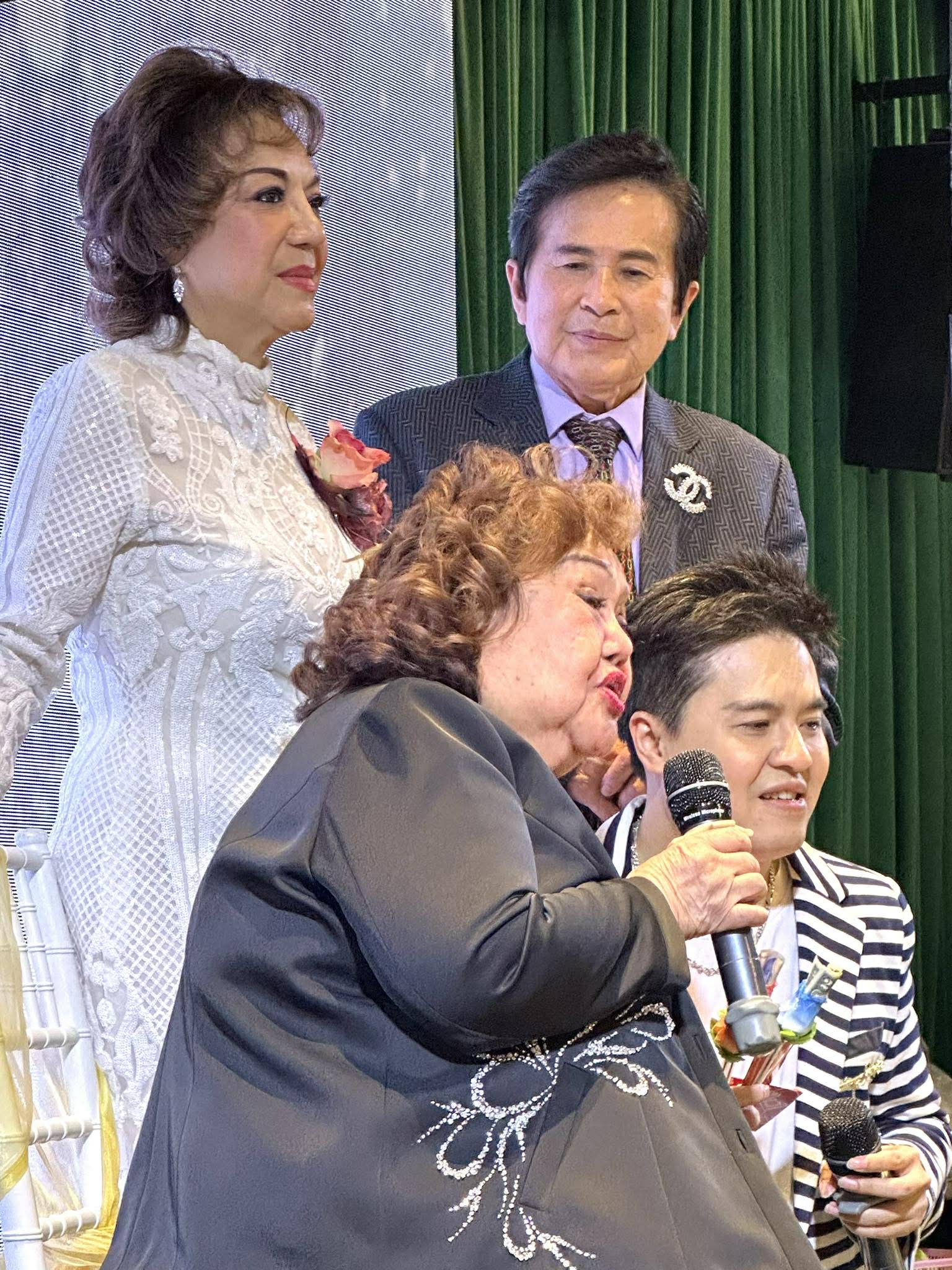 Nghệ sĩ Hoài Thanh mơ ước giản dị trong ngày sinh nhật 78 khiến NSND Ngọc Giàu khóc - Ảnh 2.