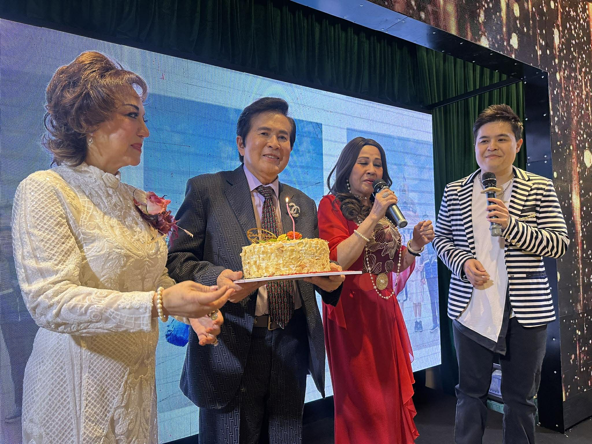 Nghệ sĩ Hoài Thanh mơ ước giản dị trong ngày sinh nhật 78 khiến NSND Ngọc Giàu khóc - Ảnh 1.