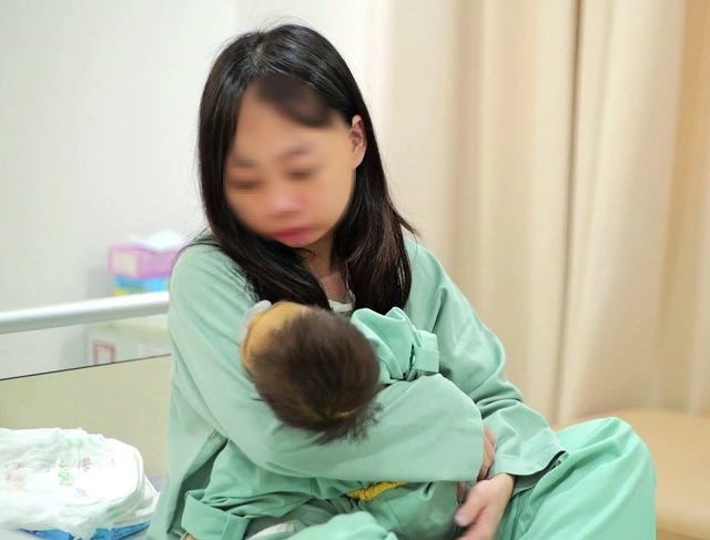 Lá gan của mẹ và phép màu hồi sinh bé gái chưa đầy 1 tuổi - Ảnh 1.