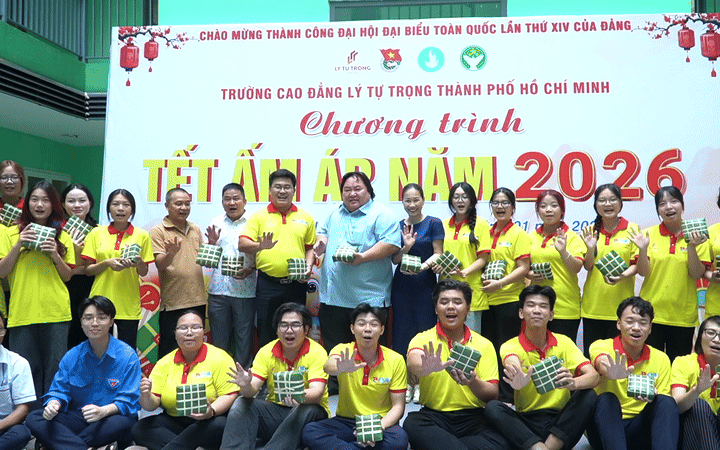 Cậu b&eacute; 12 tuổi &ldquo;đ&aacute;nh thức&rdquo; Trống Cơm bằng t&igrave;nh y&ecirc;u văn h&oacute;a Việt - Ảnh 2.