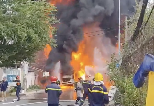 Ch&aacute;y xe bồn chở xăng ở TPHCM: Nguy&ecirc;n nh&acirc;n v&agrave; diễn biến vụ việc nghi&ecirc;m trọng - Ảnh 2.