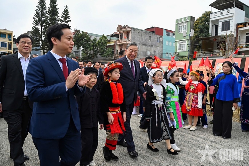Tổng Bí thư Tô Lâm gặp gỡ nhân dân Cao Bằng: Kỷ niệm 96 năm Đảng Cộng sản Việt Nam - Ảnh 3. Tổng Bí thư Tô Lâm gặp gỡ nhân dân Cao Bằng: Kỷ niệm 96 năm Đảng Cộng sản Việt Nam - Ảnh 3.